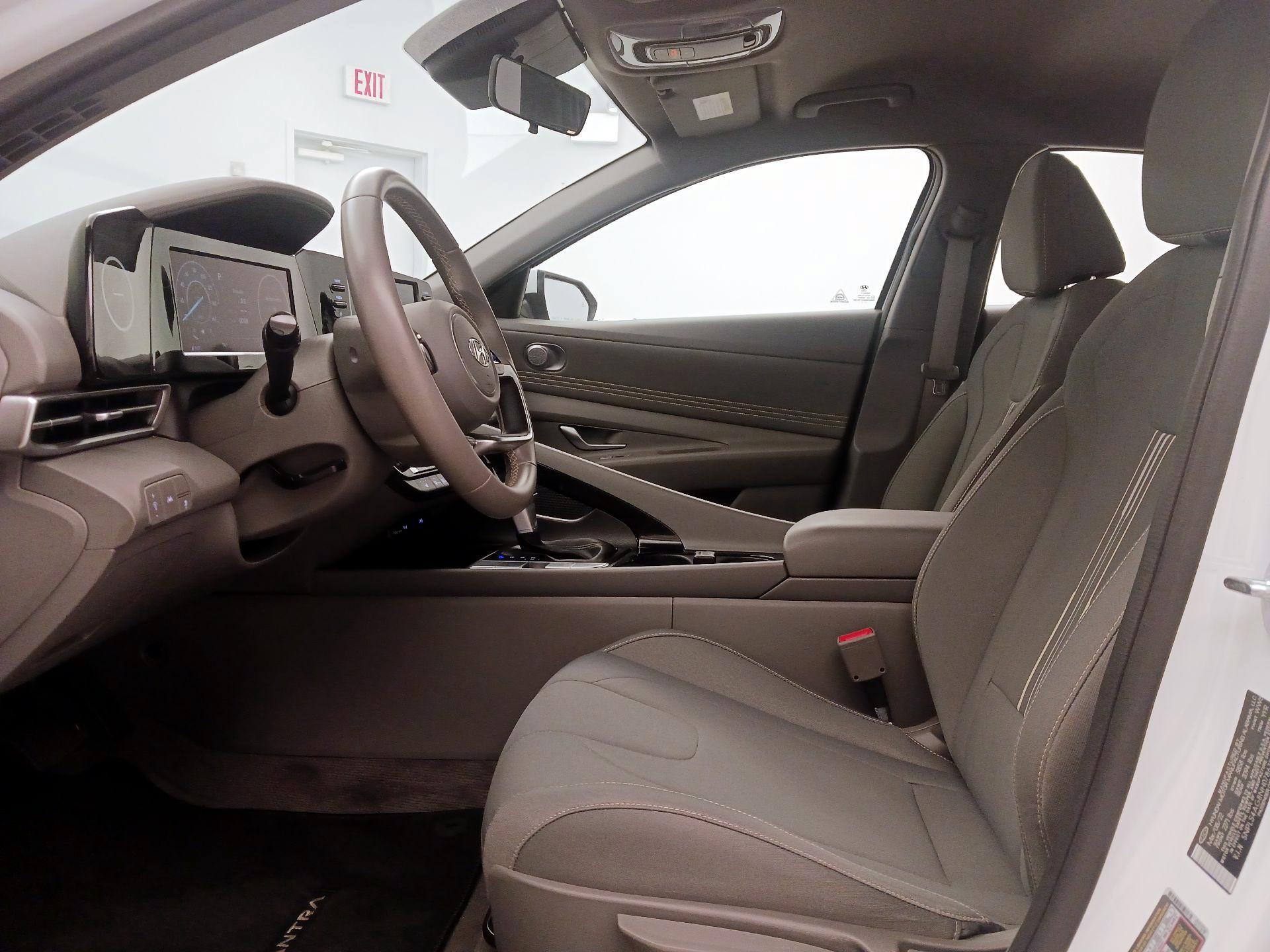 Thumbnail: 2022 Hyundai Elantra - 11