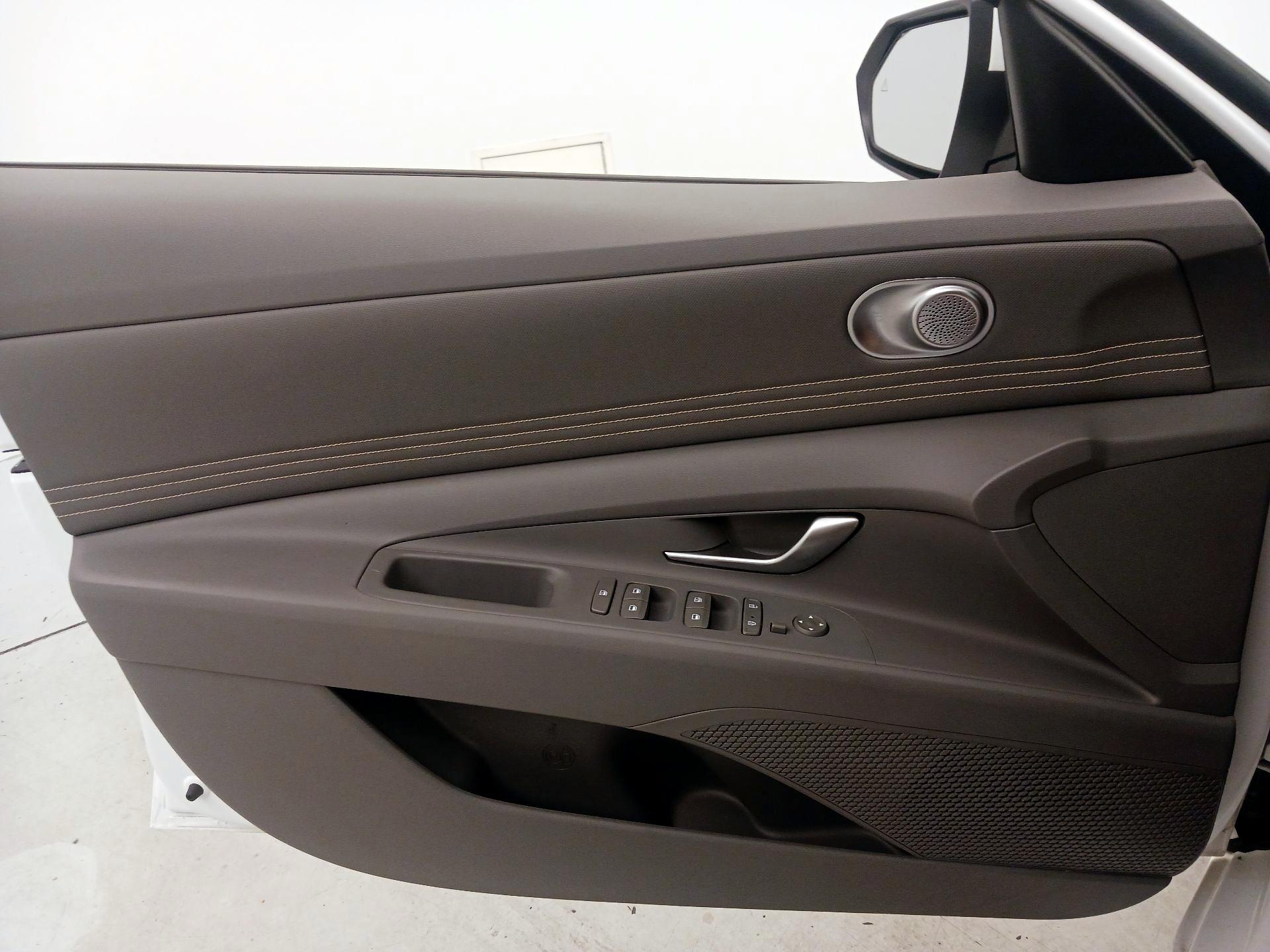 Thumbnail: 2022 Hyundai Elantra - 12