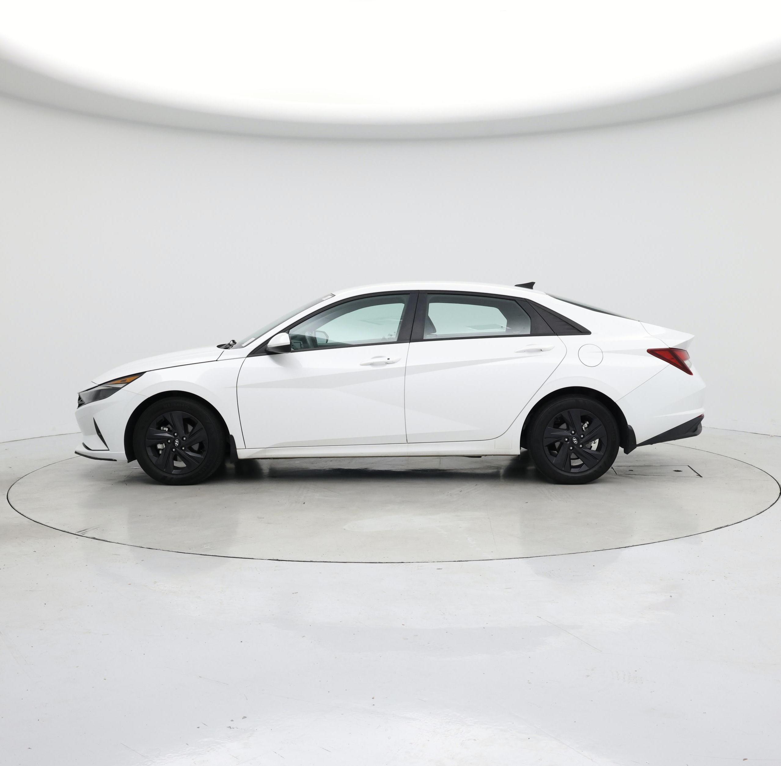 Thumbnail: 2022 Hyundai Elantra - 3