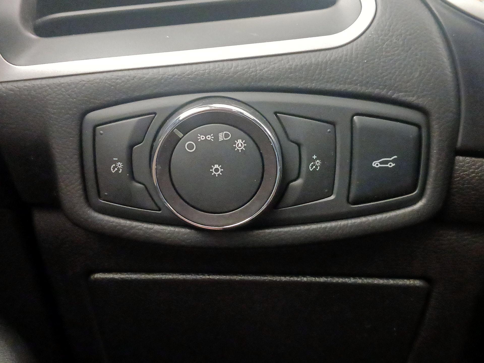 Thumbnail: 2018 Ford Edge - 13