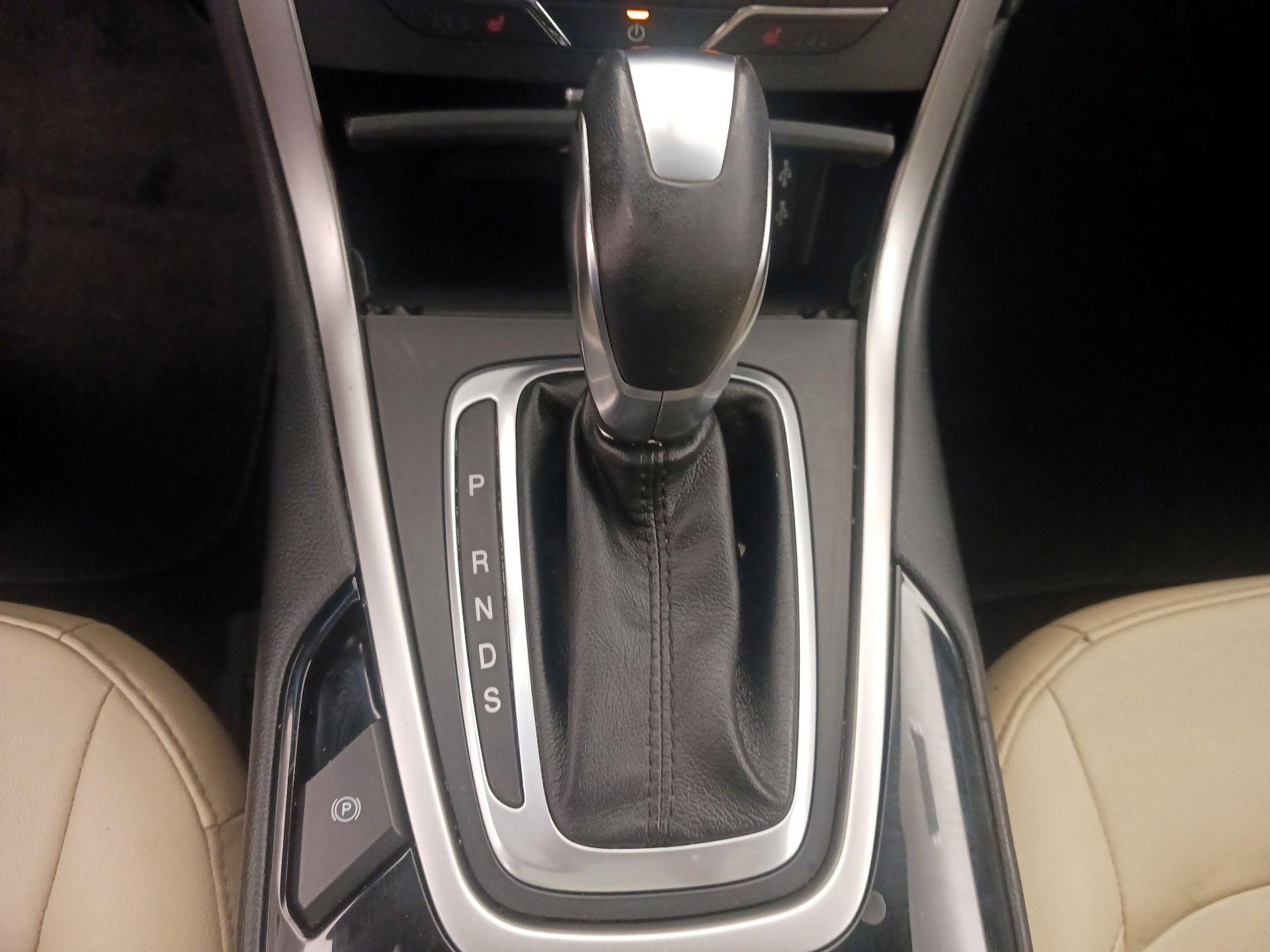Thumbnail: 2018 Ford Edge - 18