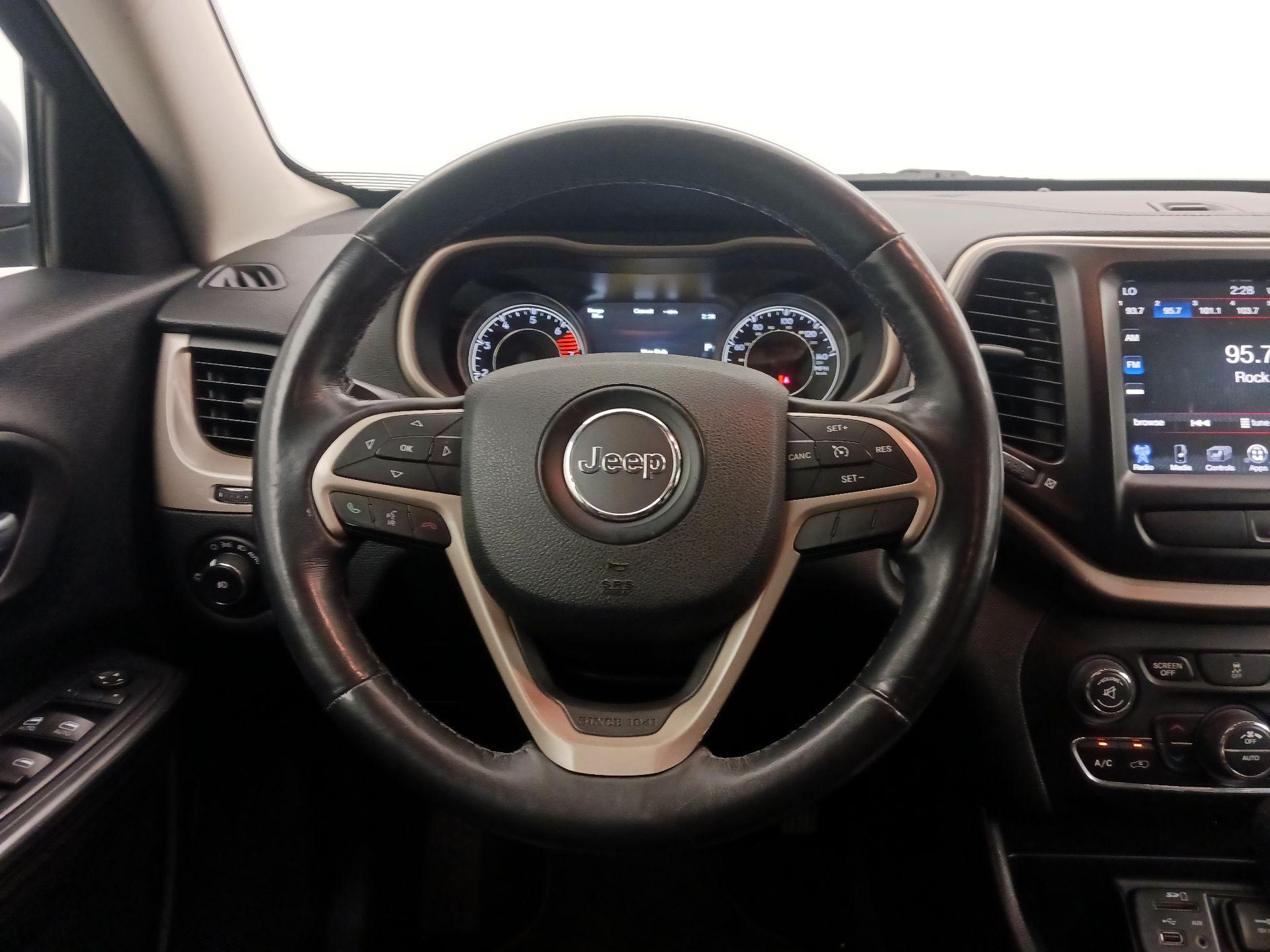 Thumbnail: 2016 Jeep Cherokee - 10