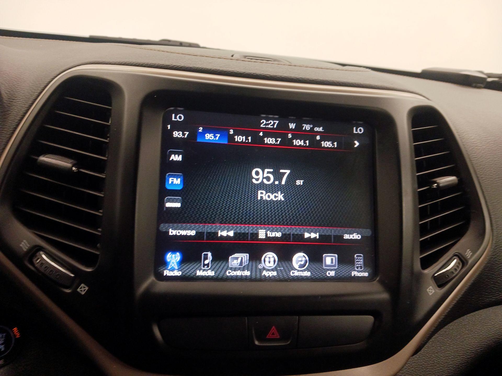 Thumbnail: 2016 Jeep Cherokee - 15
