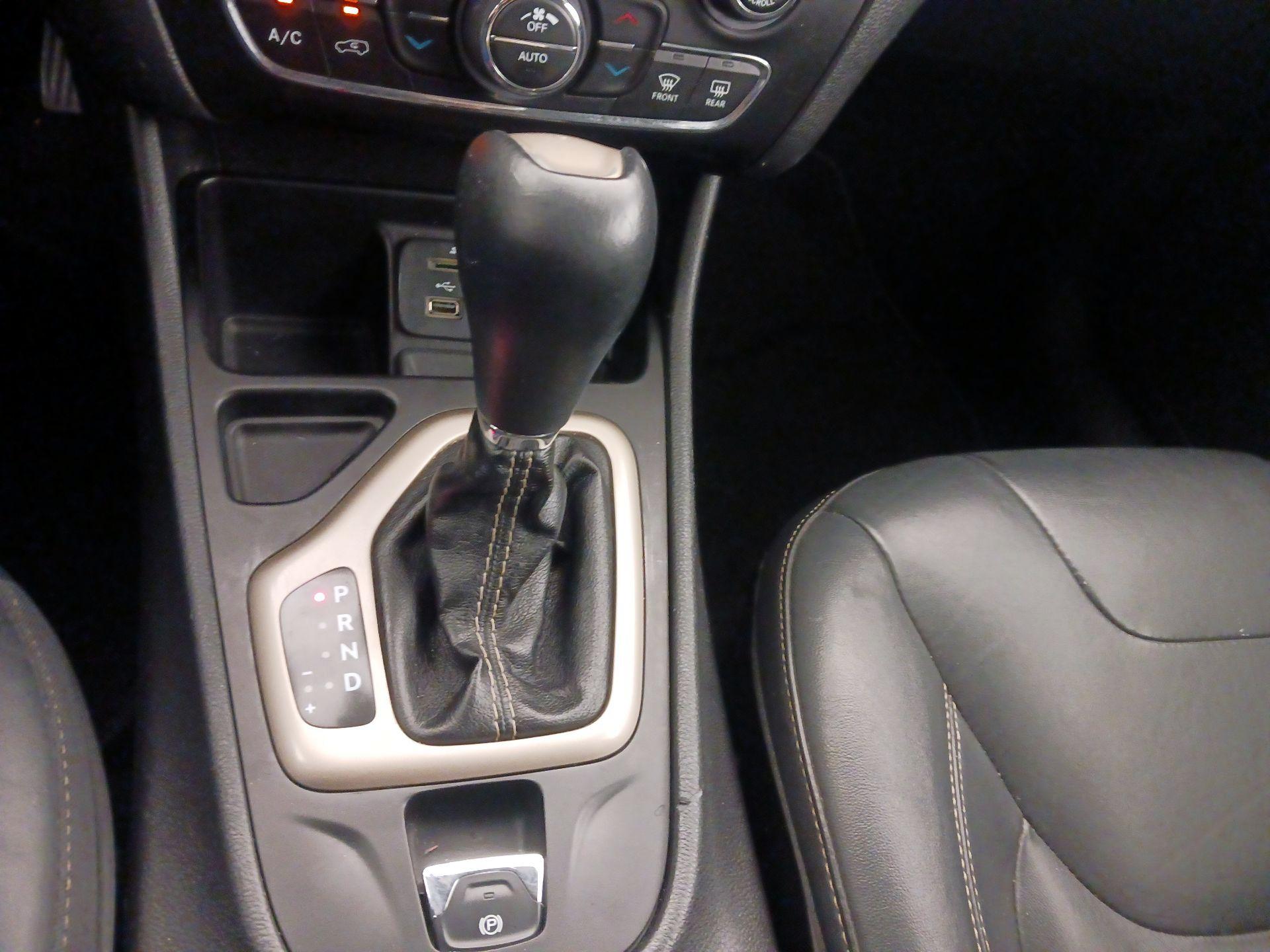 Thumbnail: 2016 Jeep Cherokee - 17