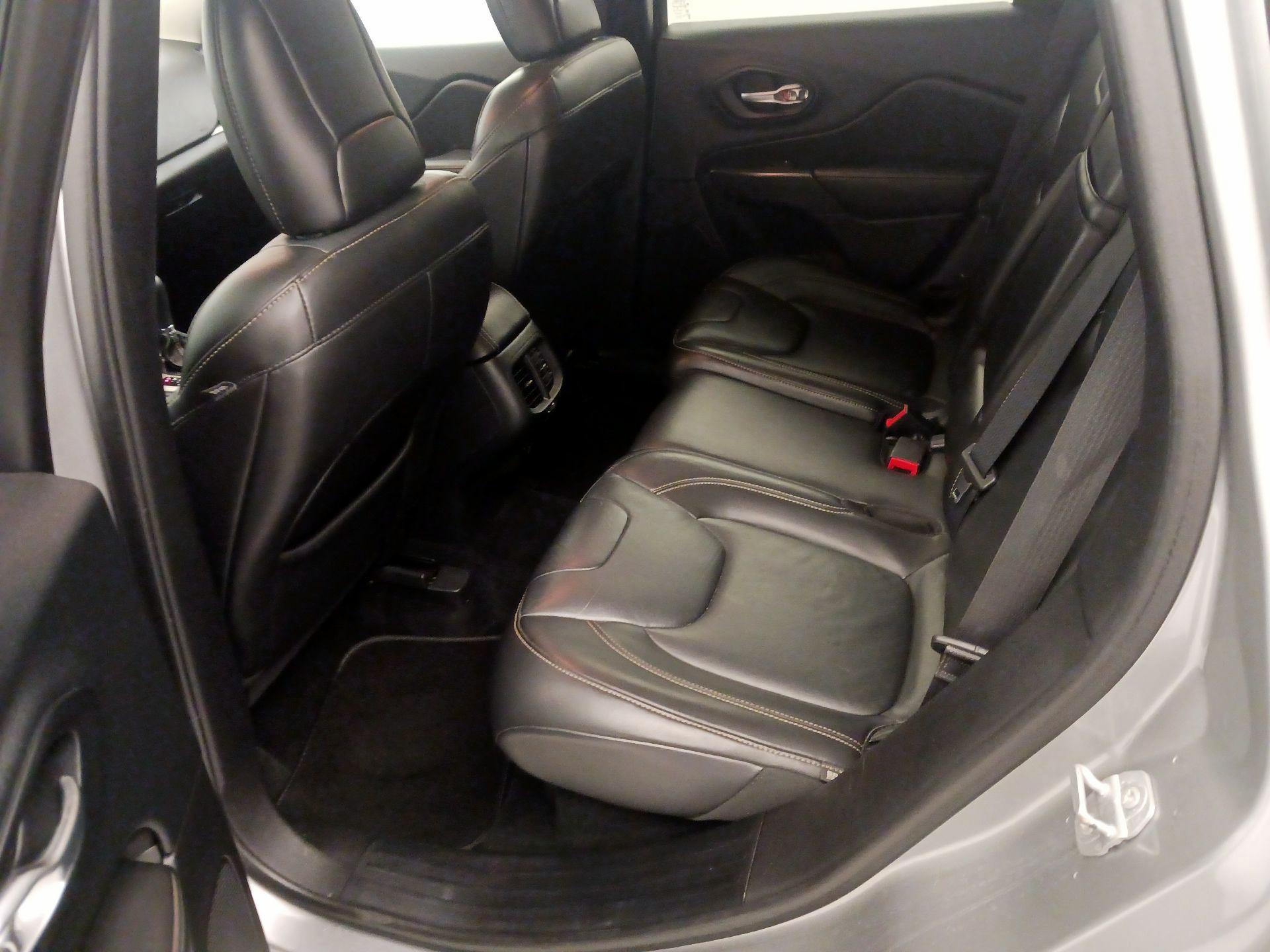 Thumbnail: 2016 Jeep Cherokee - 19