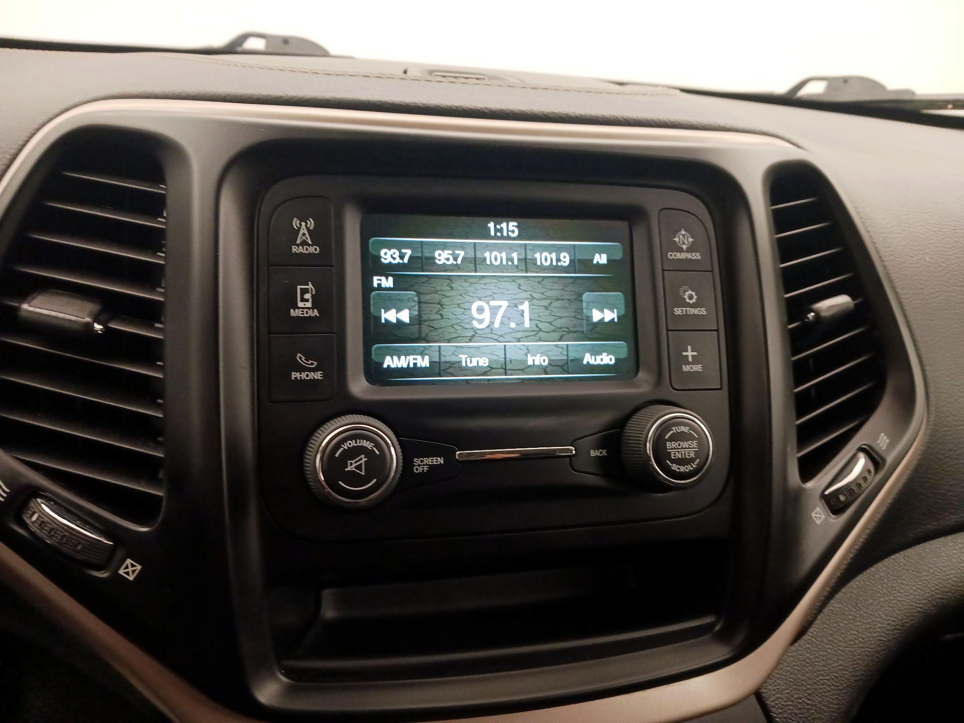Thumbnail: 2018 Jeep Cherokee - 15