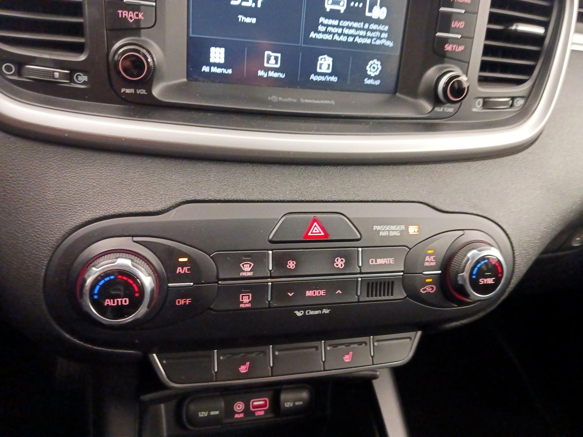 Thumbnail: 2018 Kia Sorento - 16