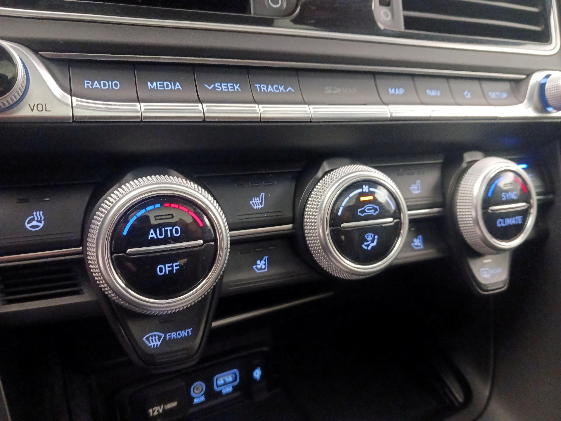 Thumbnail: 2019 Genesis G70 - 17