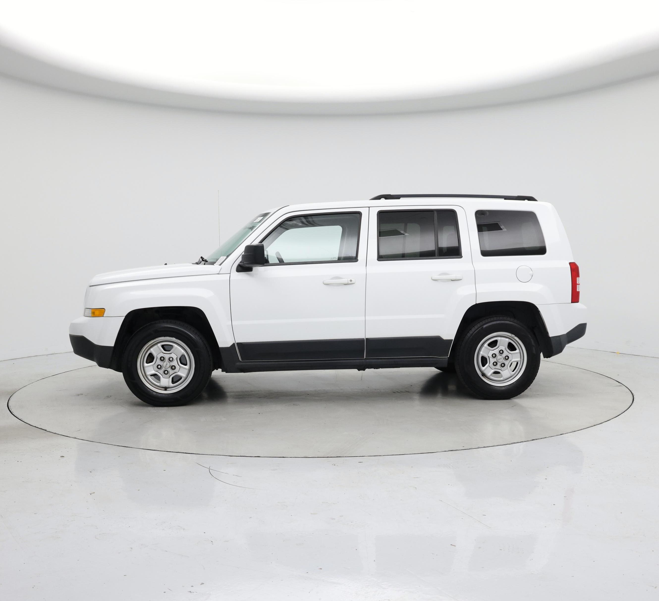 Thumbnail: 2014 Jeep Patriot - 3