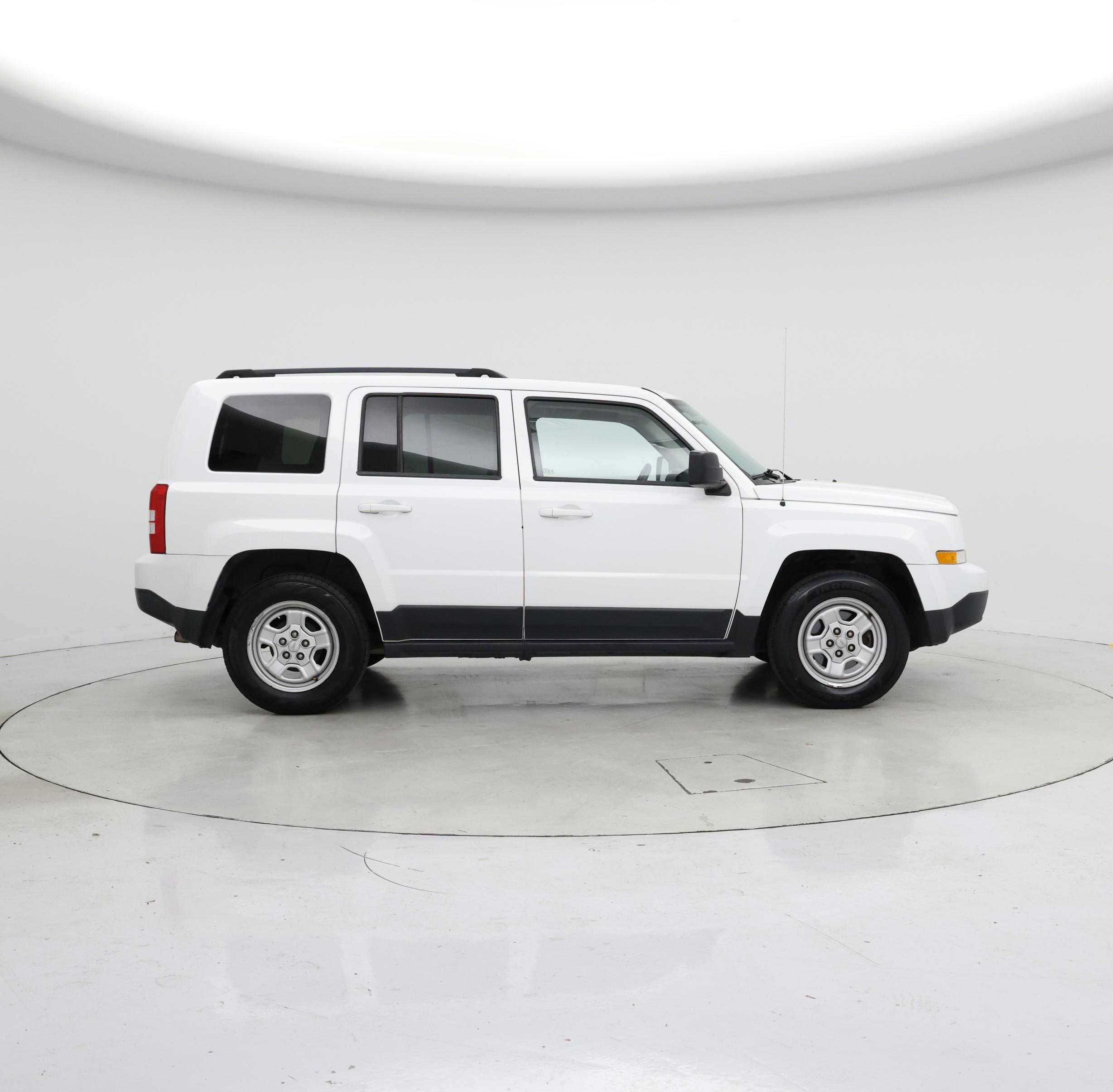 Thumbnail: 2014 Jeep Patriot - 7