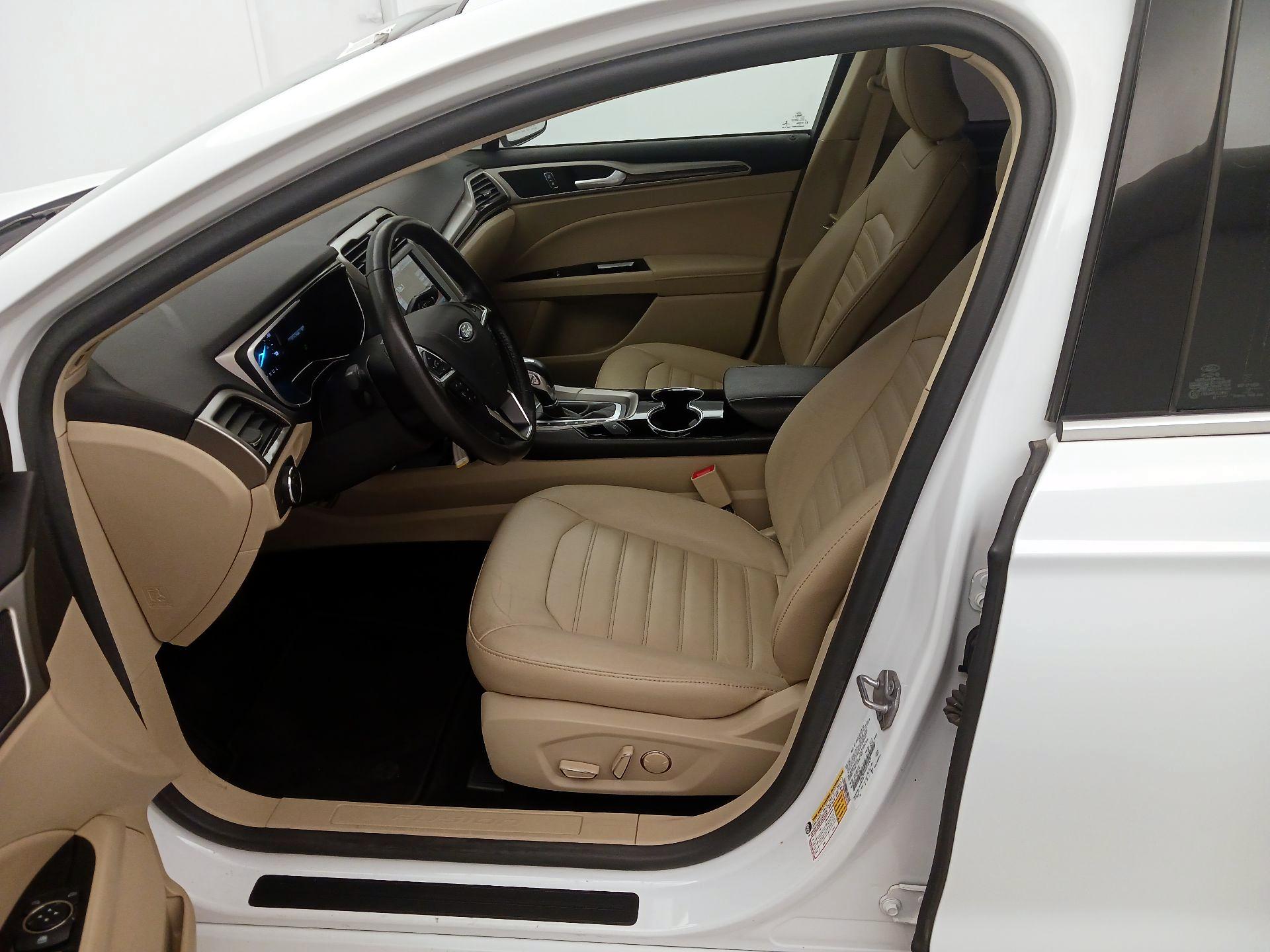 Thumbnail: 2016 Ford Fusion - 11