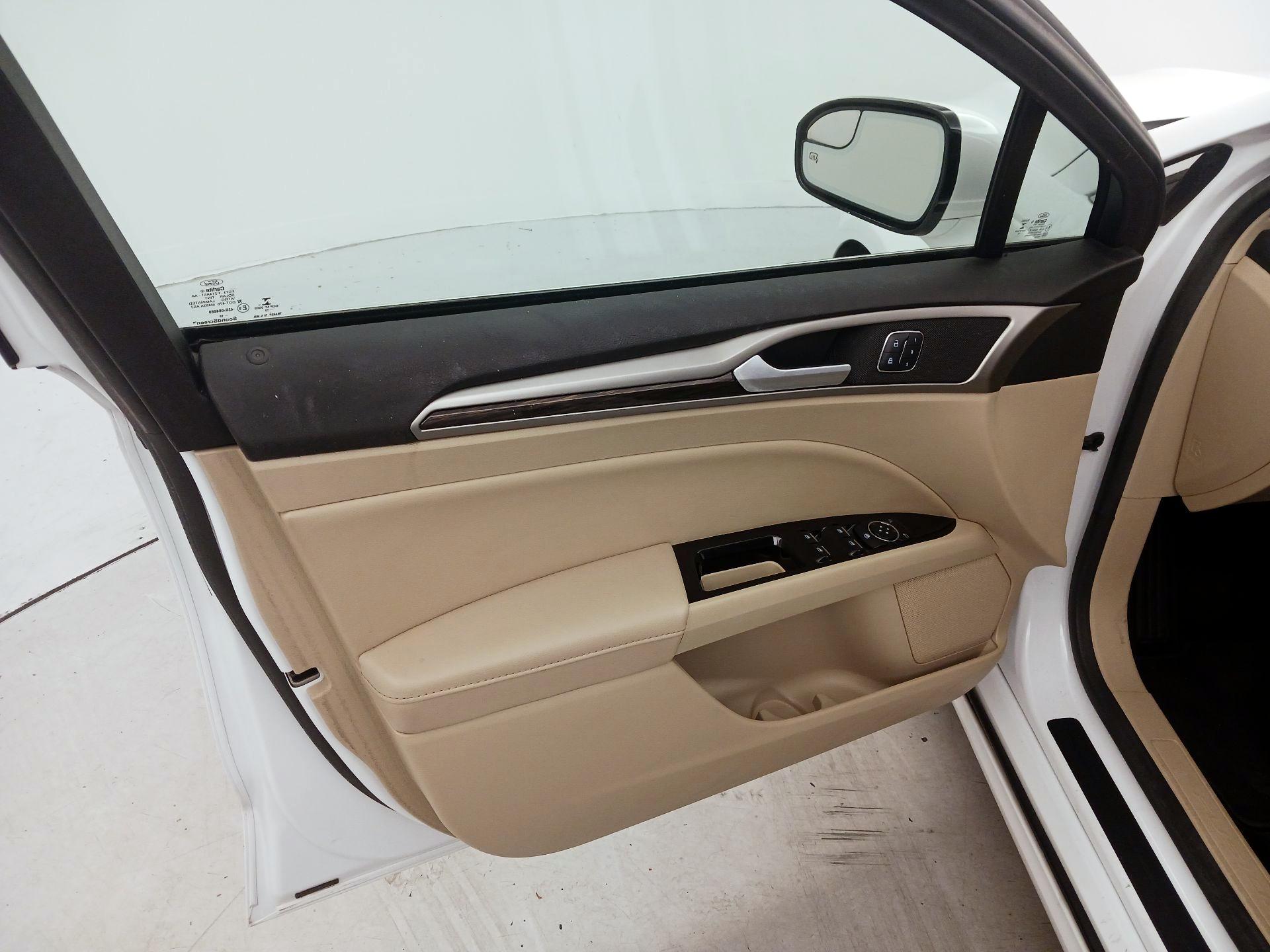 Thumbnail: 2016 Ford Fusion - 12