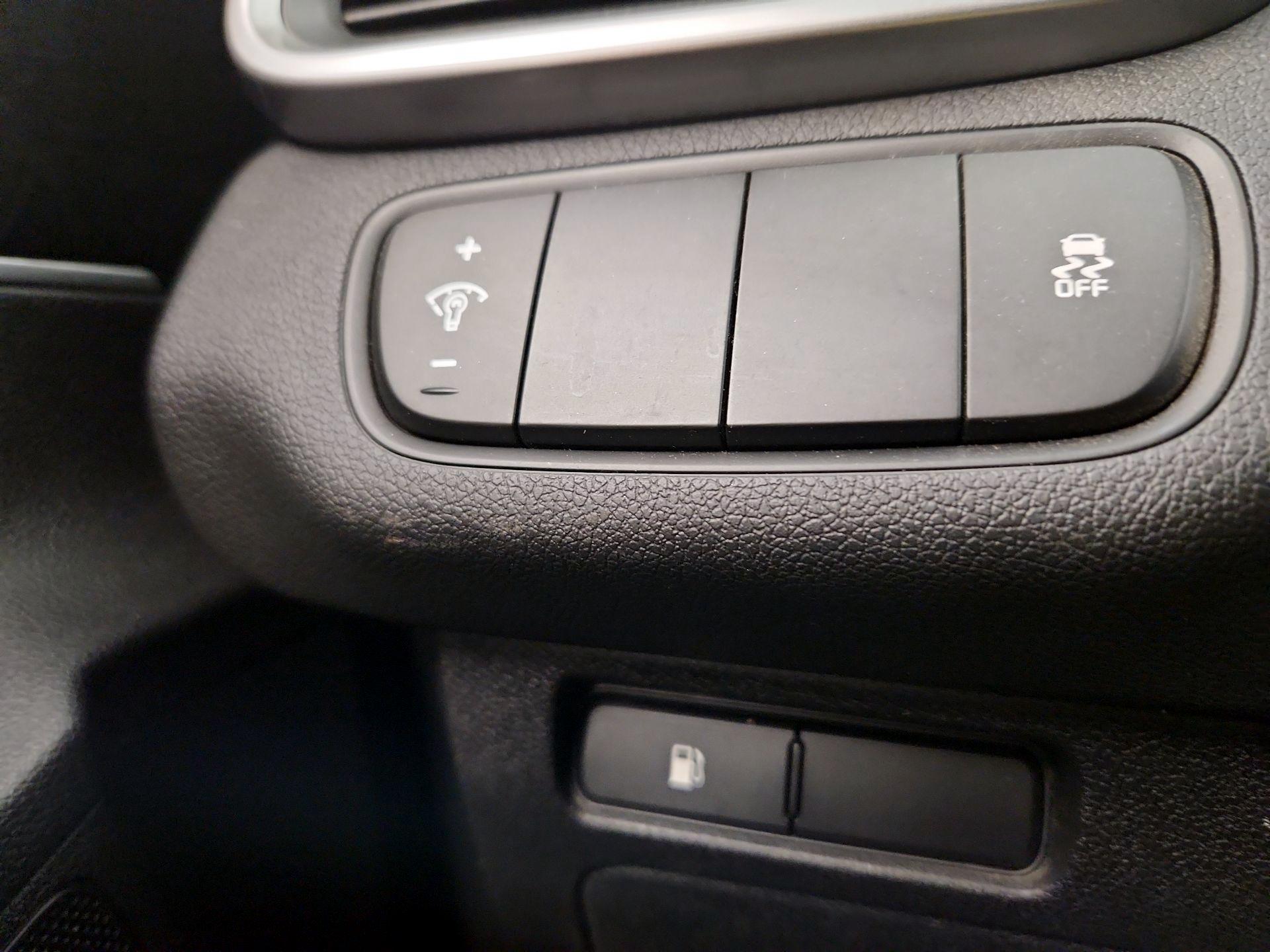Thumbnail: 2016 Kia Sorento - 13