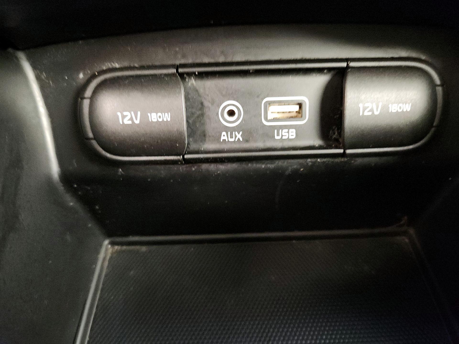 Thumbnail: 2016 Kia Sorento - 18