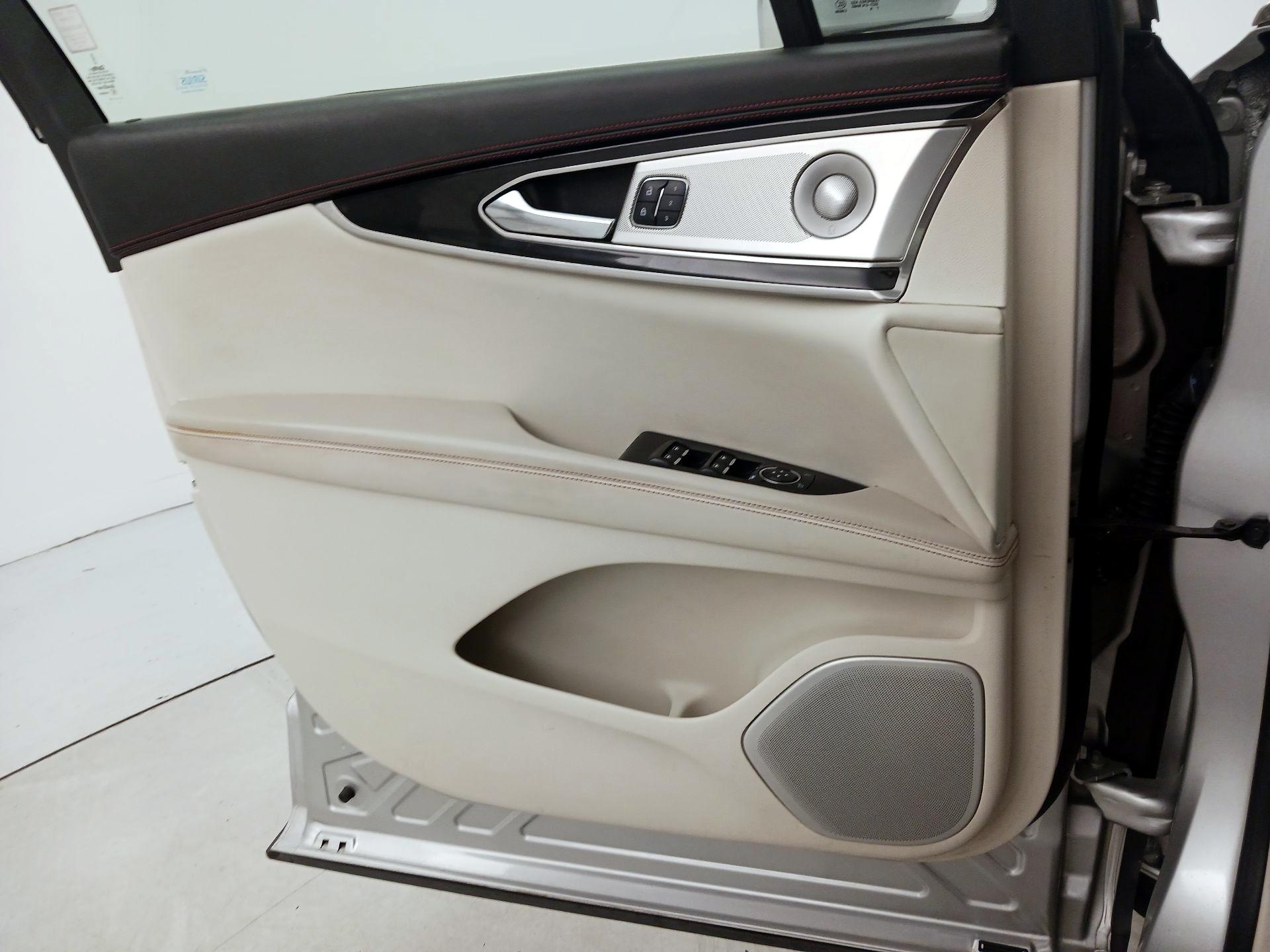Thumbnail: 2017 Lincoln MKX - 12
