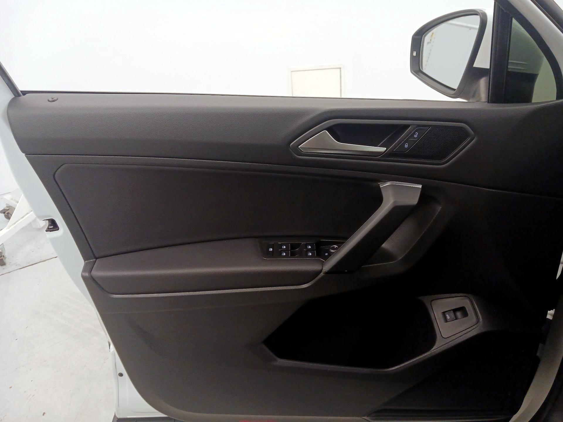 Thumbnail: 2019 Volkswagen Tiguan - 12