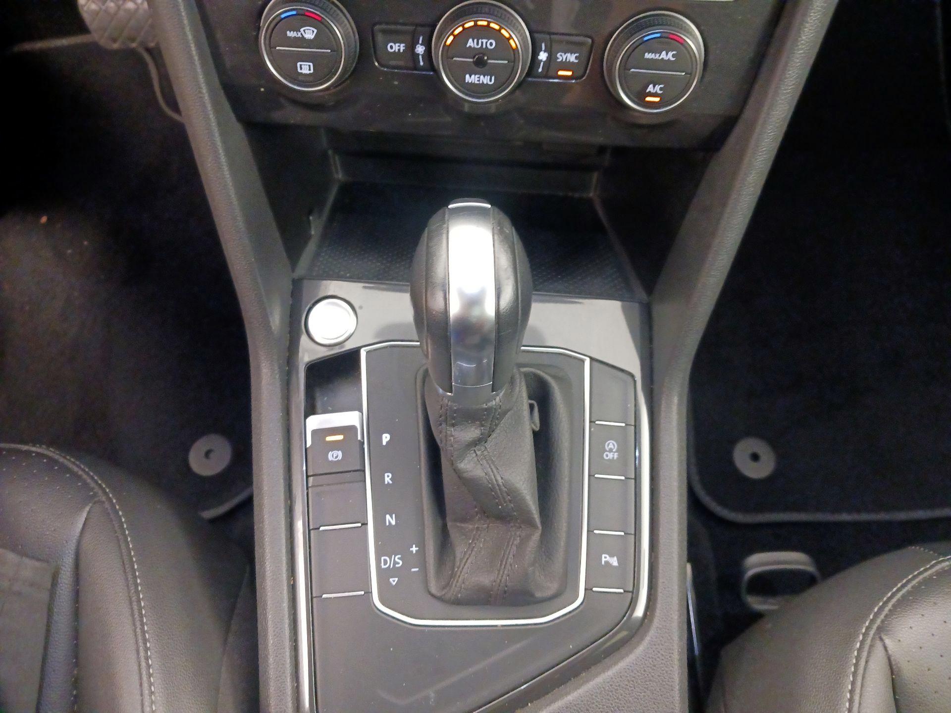 Thumbnail: 2019 Volkswagen Tiguan - 17