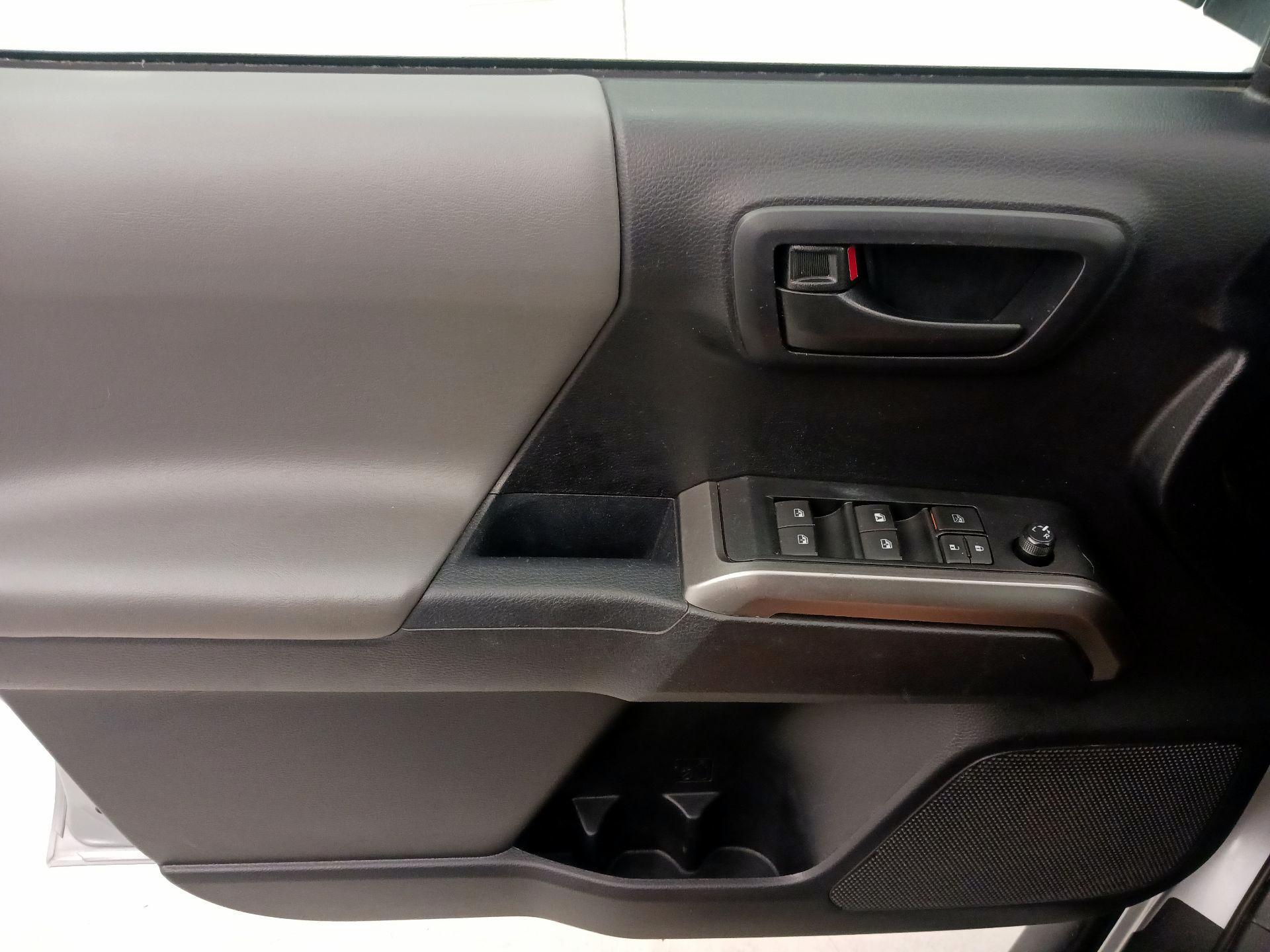 Thumbnail: 2021 Toyota Tacoma - 12