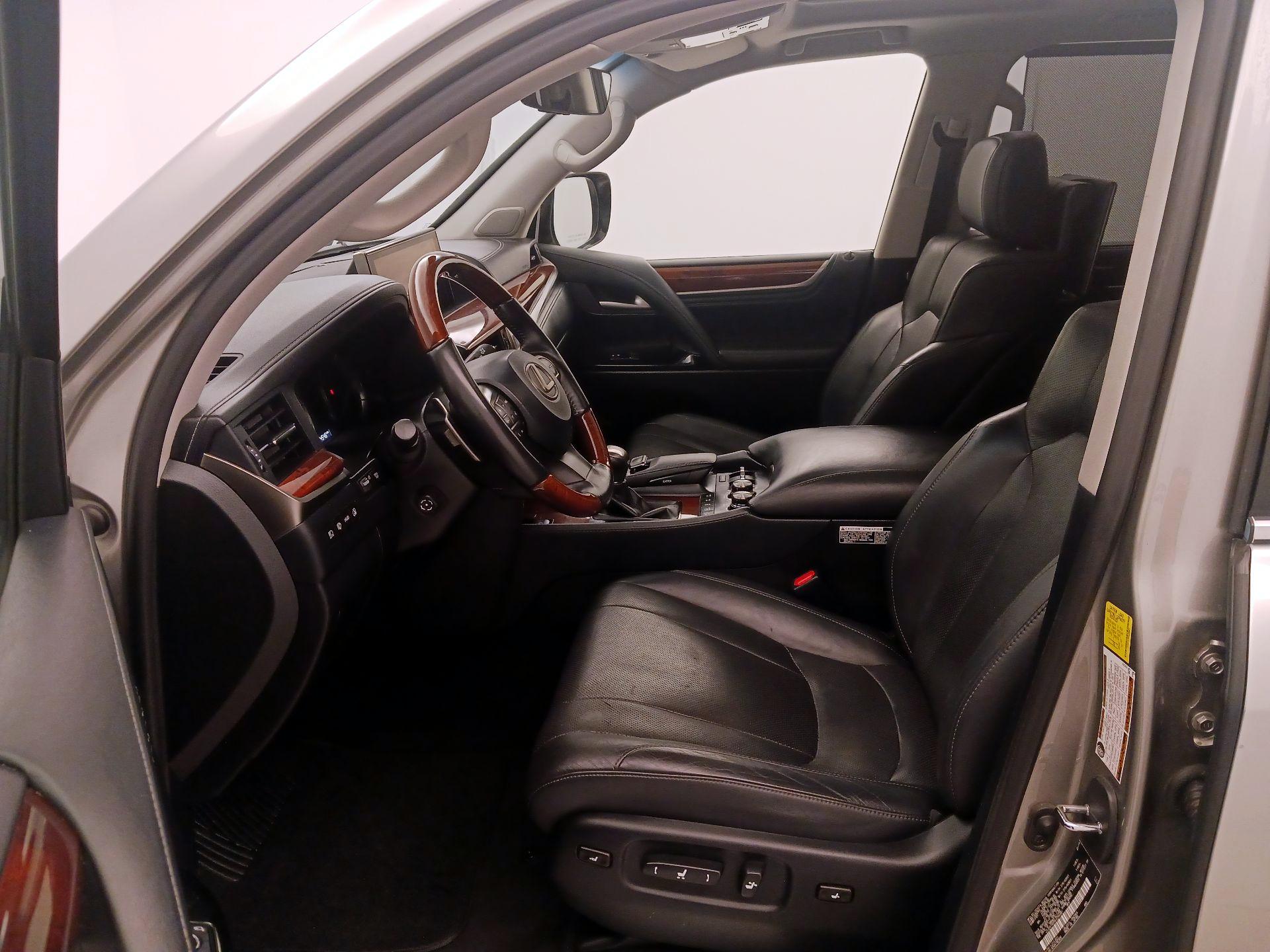 Thumbnail: 2019 Lexus LX - 11