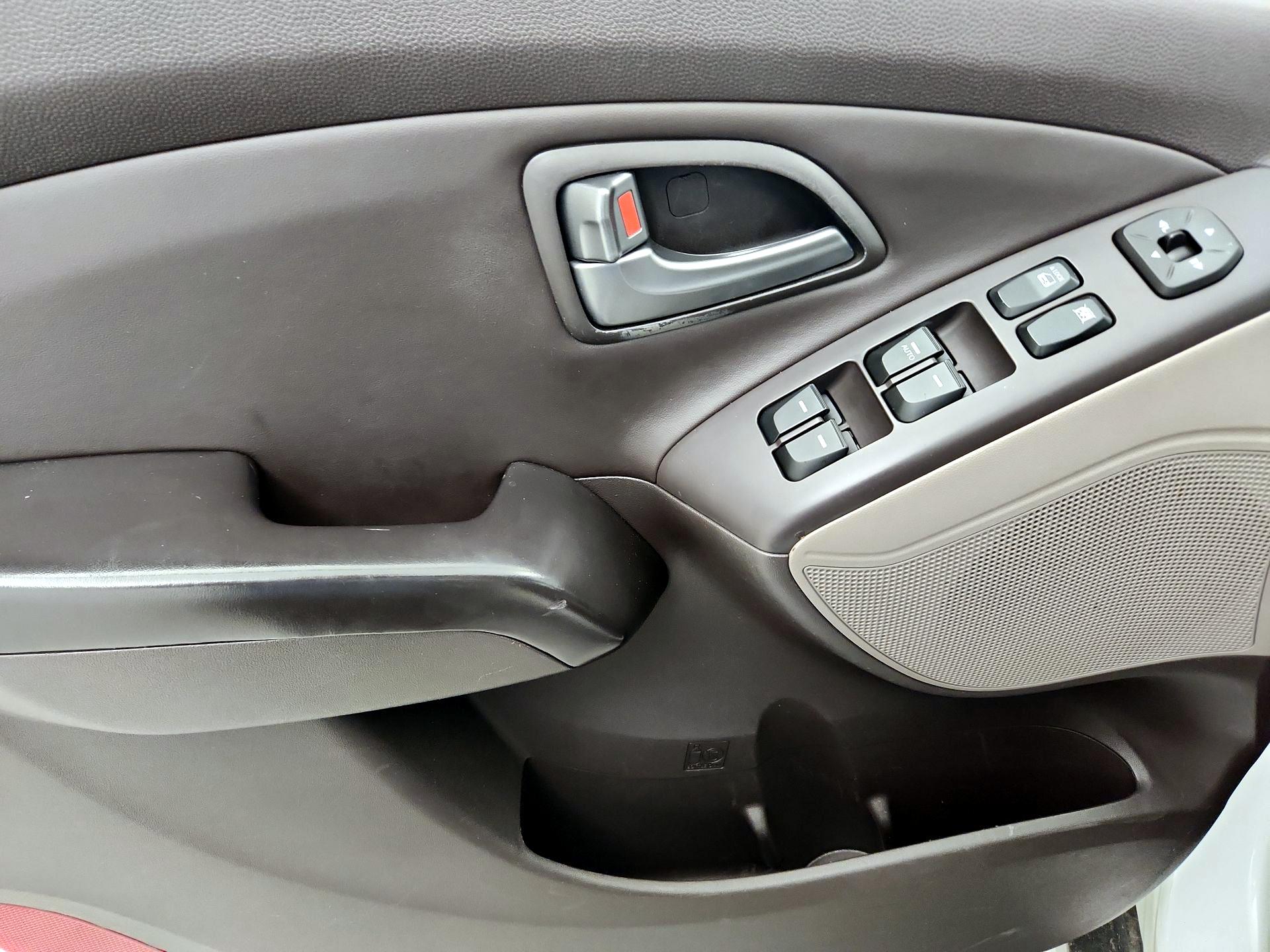 Thumbnail: 2015 Hyundai Tucson - 12