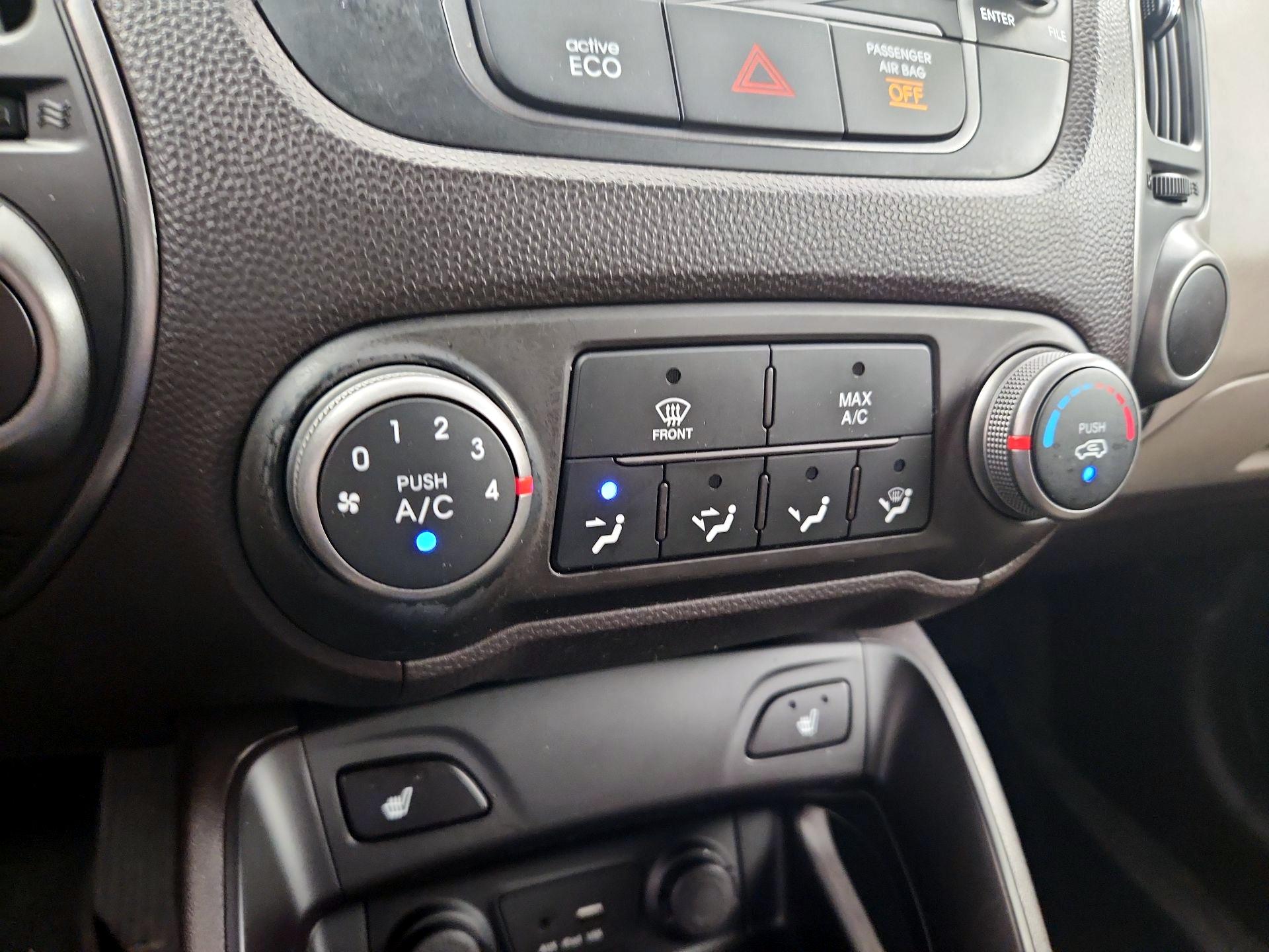 Thumbnail: 2015 Hyundai Tucson - 16