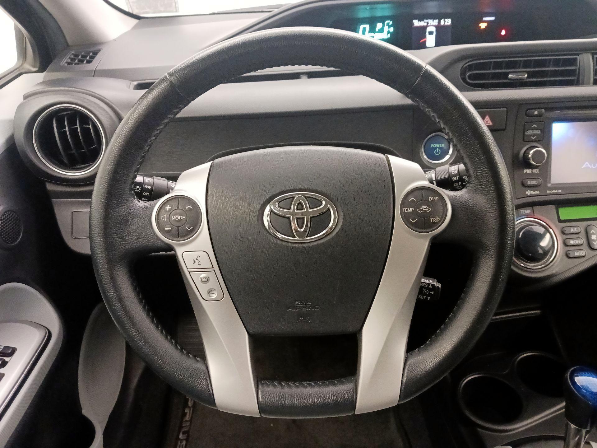Thumbnail: 2013 Toyota Prius c - 10