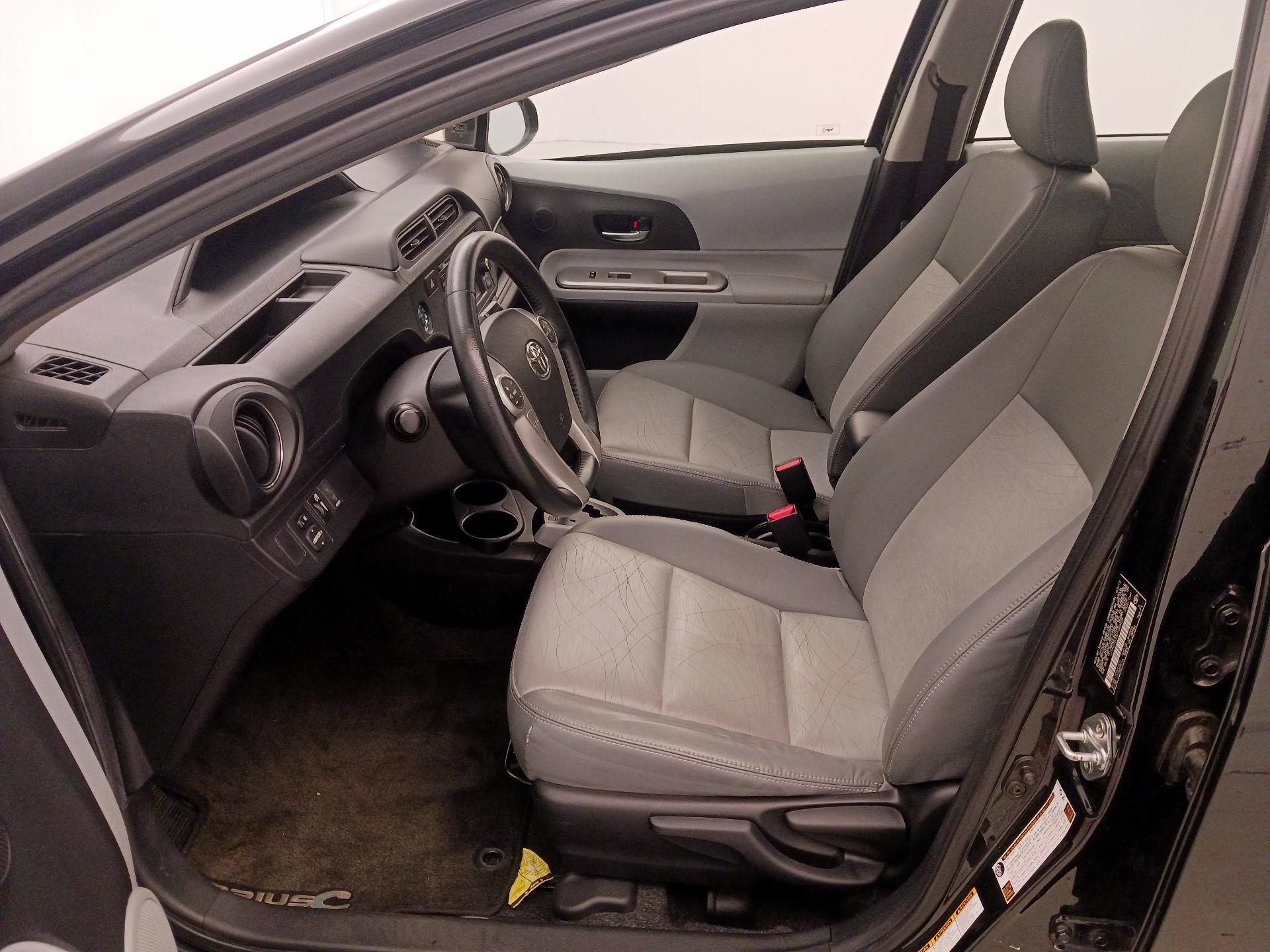 Thumbnail: 2013 Toyota Prius c - 11