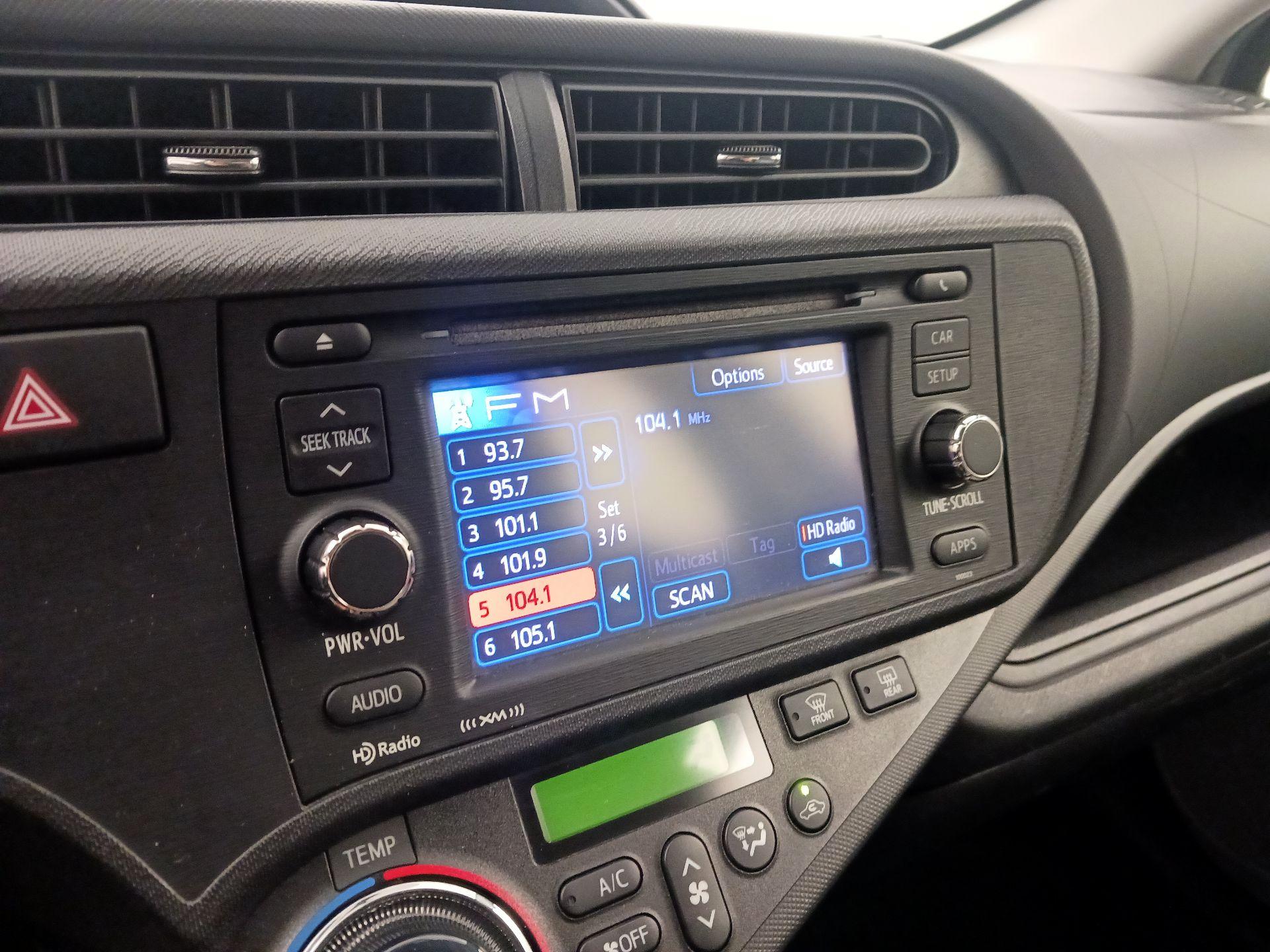 Thumbnail: 2013 Toyota Prius c - 14