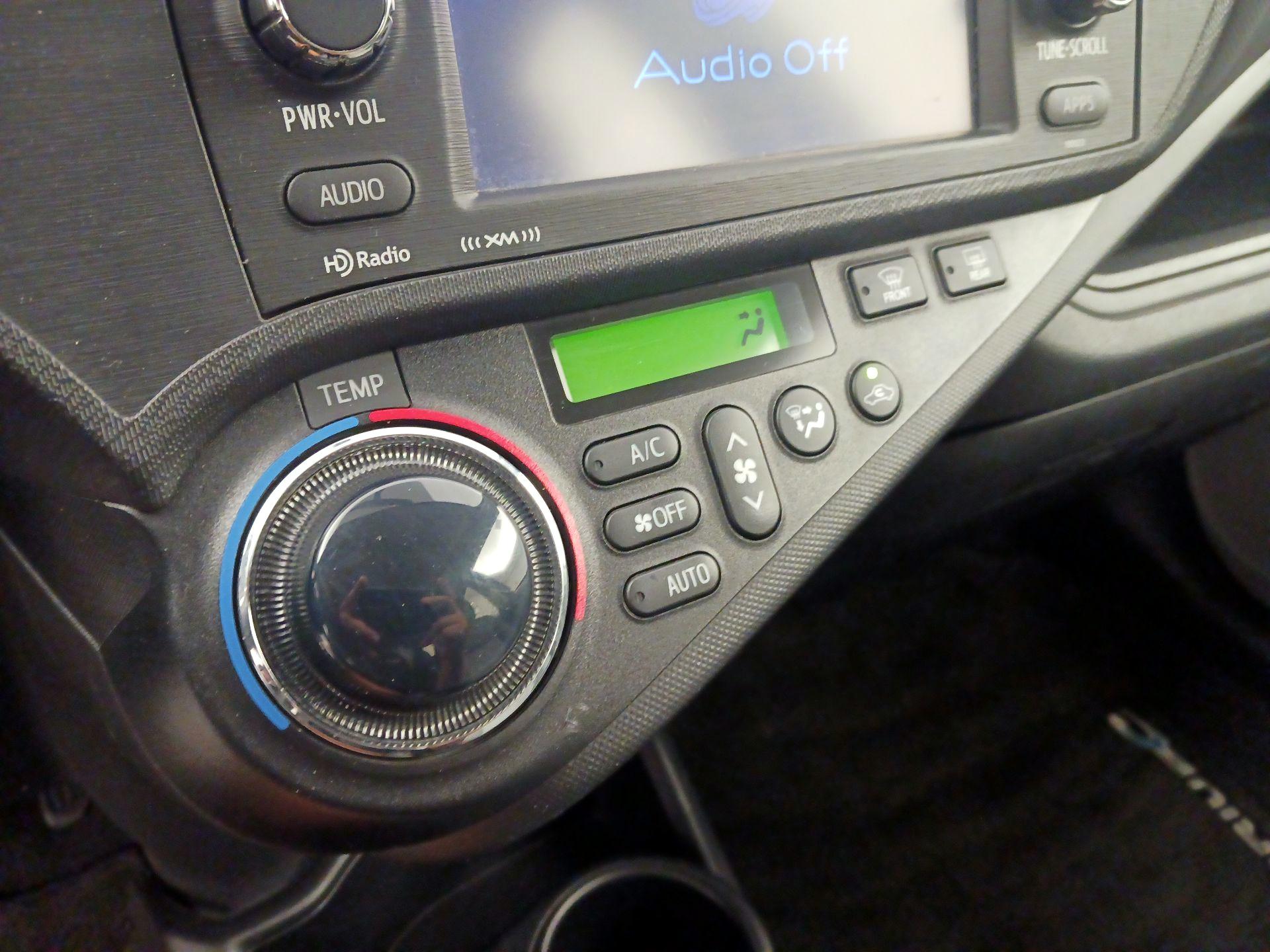 Thumbnail: 2013 Toyota Prius c - 15
