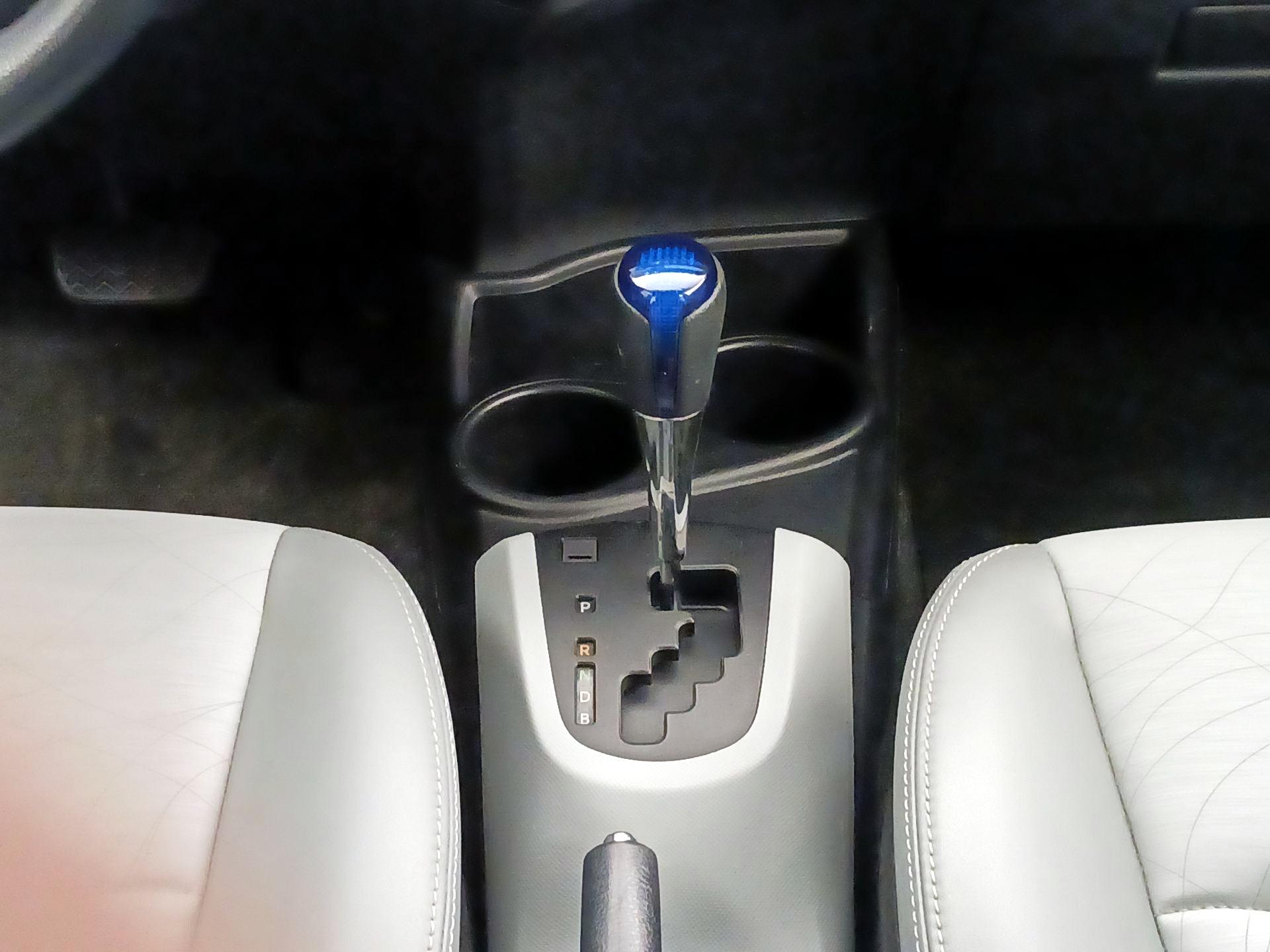 Thumbnail: 2013 Toyota Prius c - 16