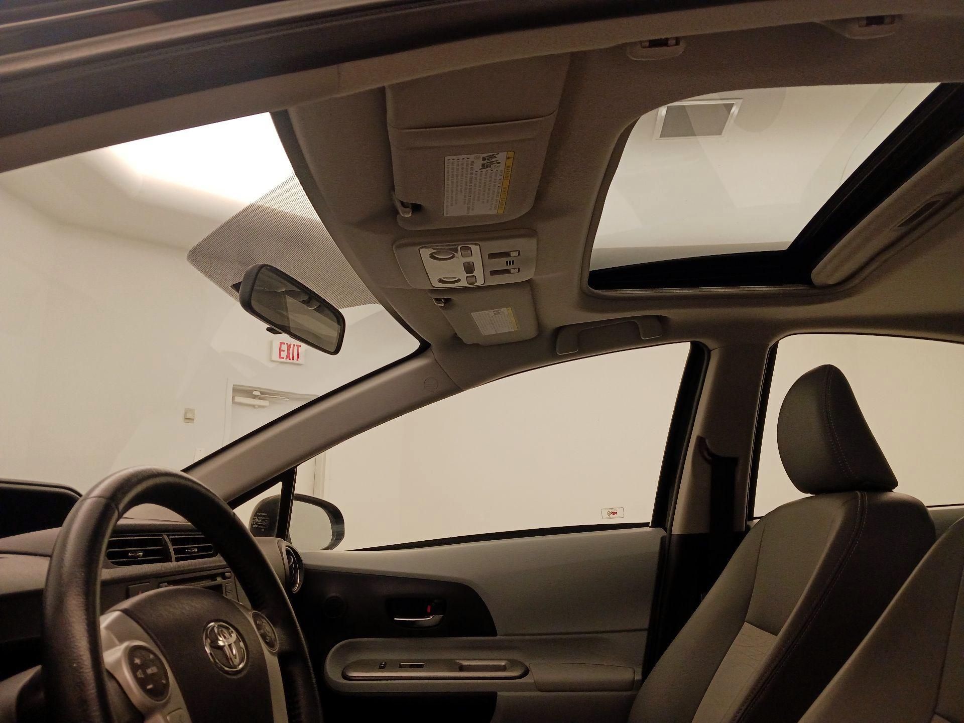 Thumbnail: 2013 Toyota Prius c - 17