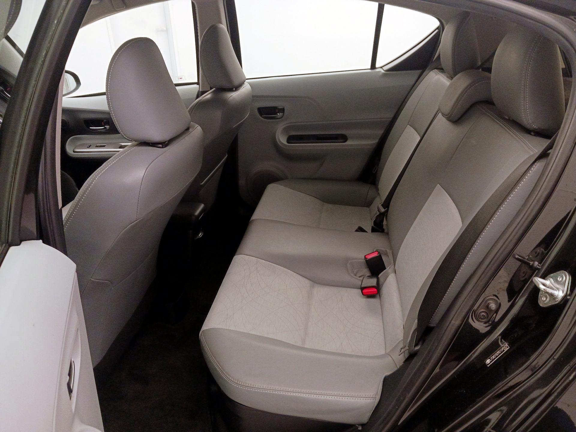 Thumbnail: 2013 Toyota Prius c - 18