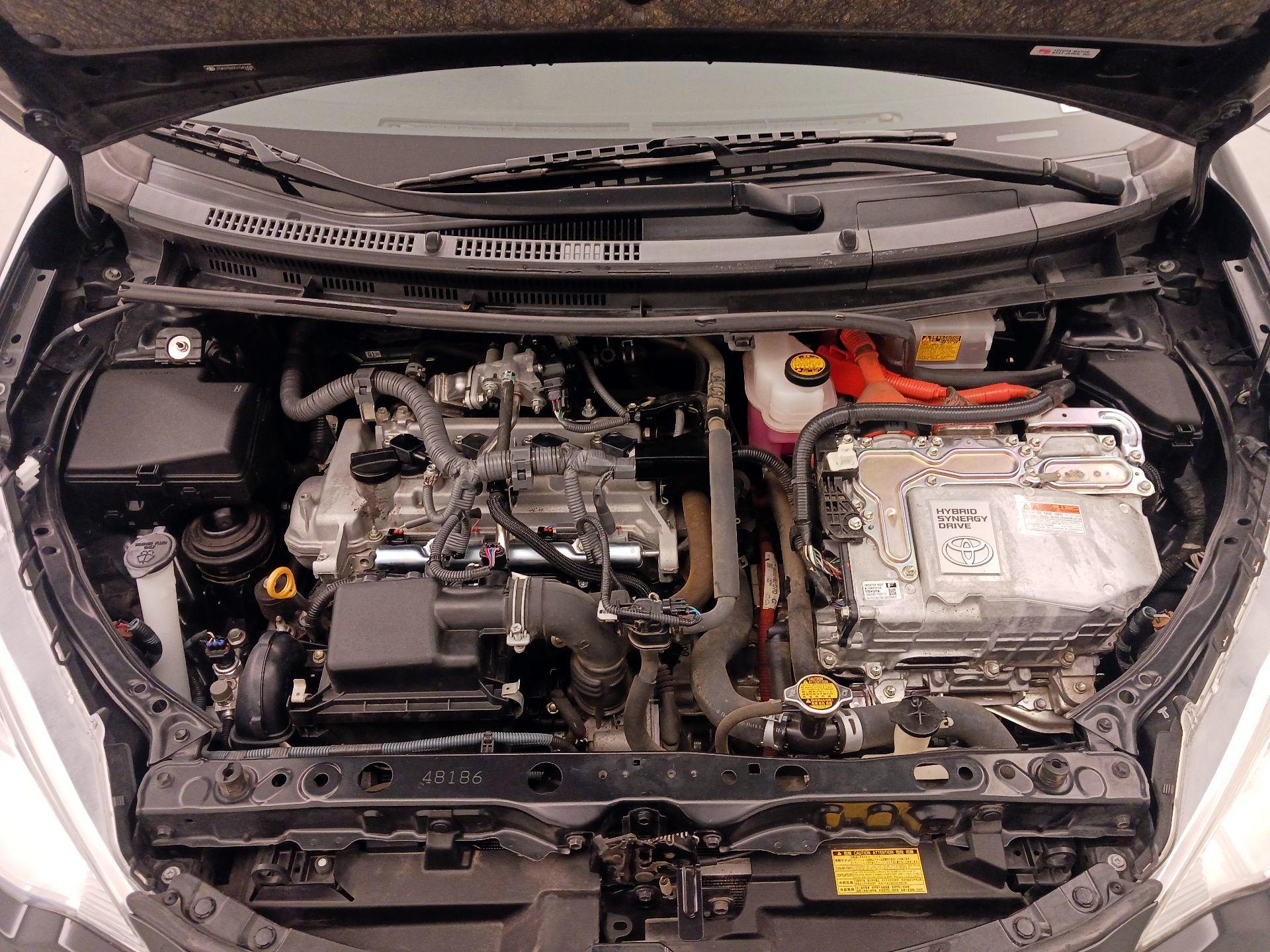 Thumbnail: 2013 Toyota Prius c - 20