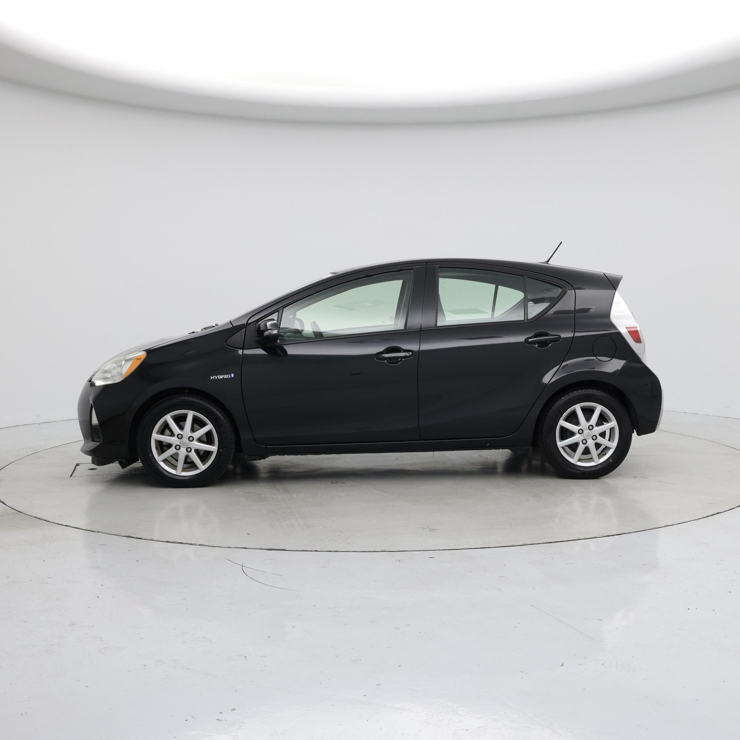 Thumbnail: 2013 Toyota Prius c - 3