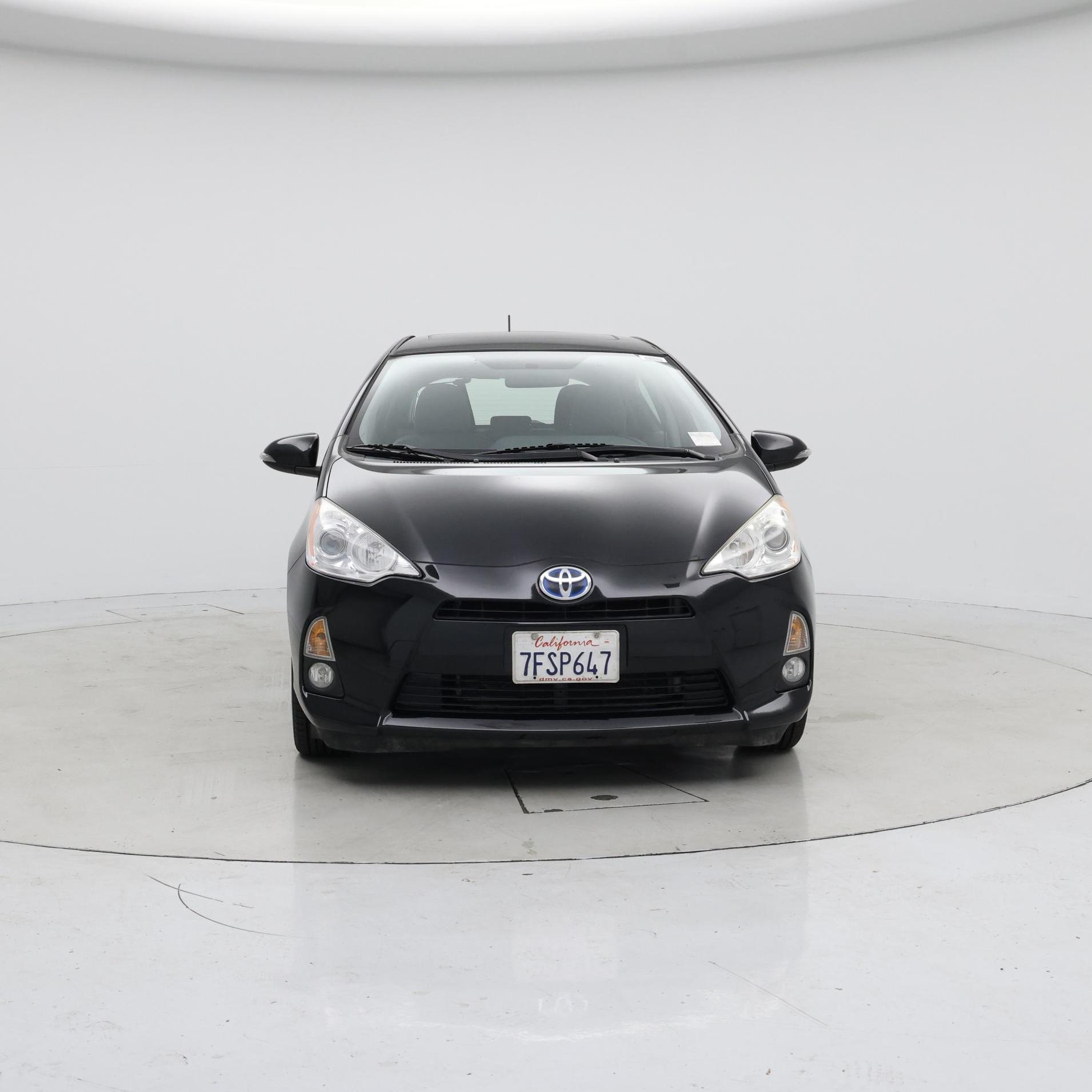 Thumbnail: 2013 Toyota Prius c - 5