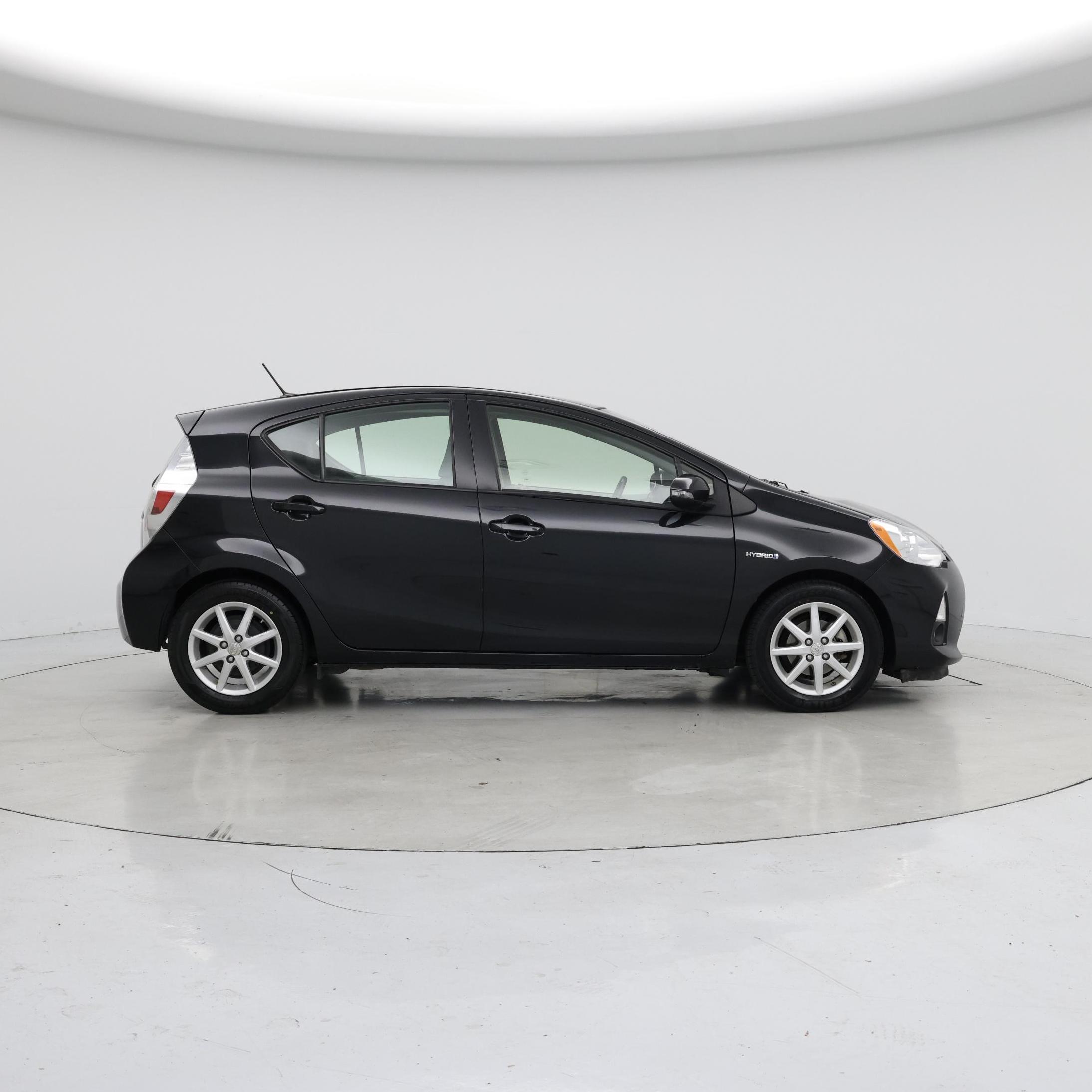 Thumbnail: 2013 Toyota Prius c - 7