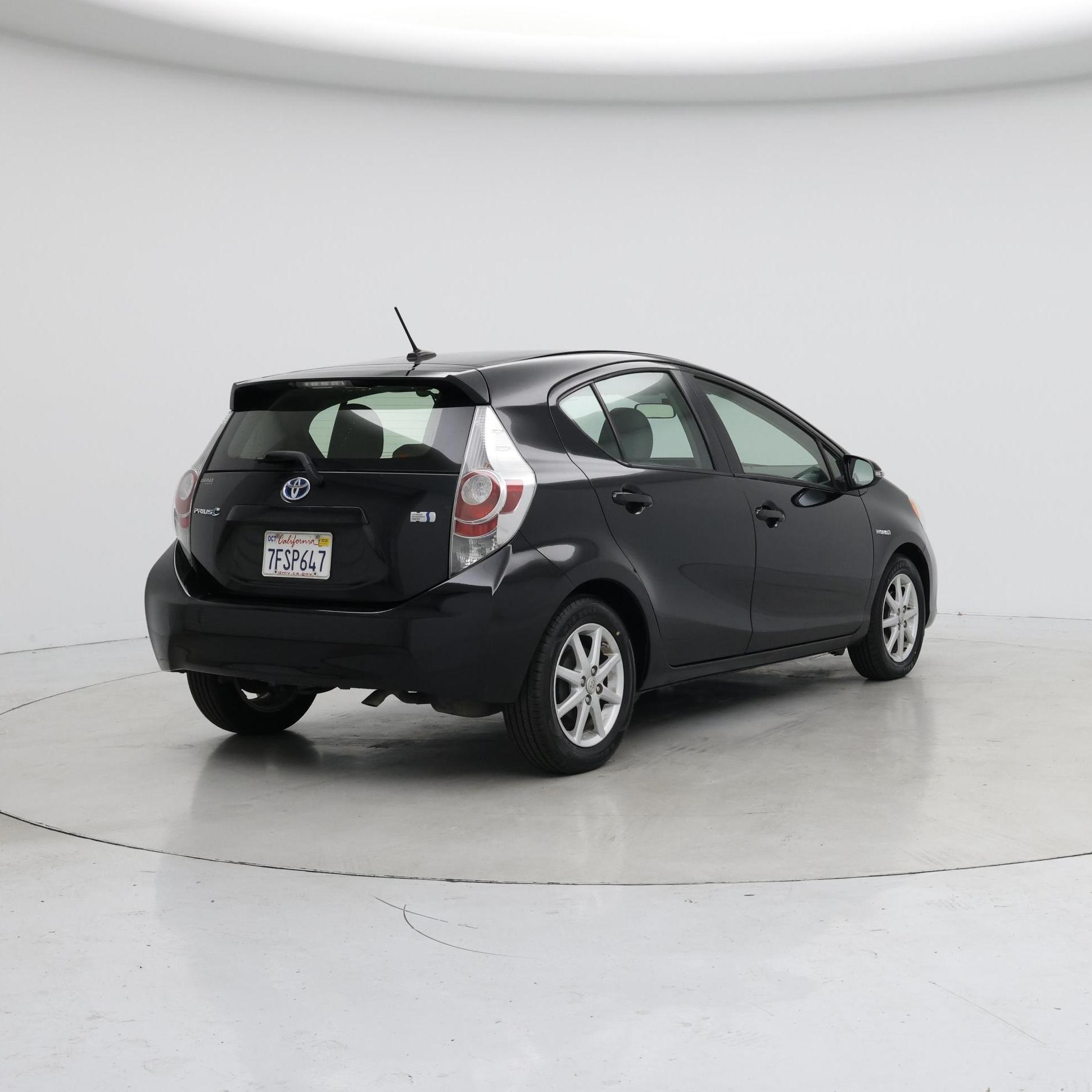 Thumbnail: 2013 Toyota Prius c - 8