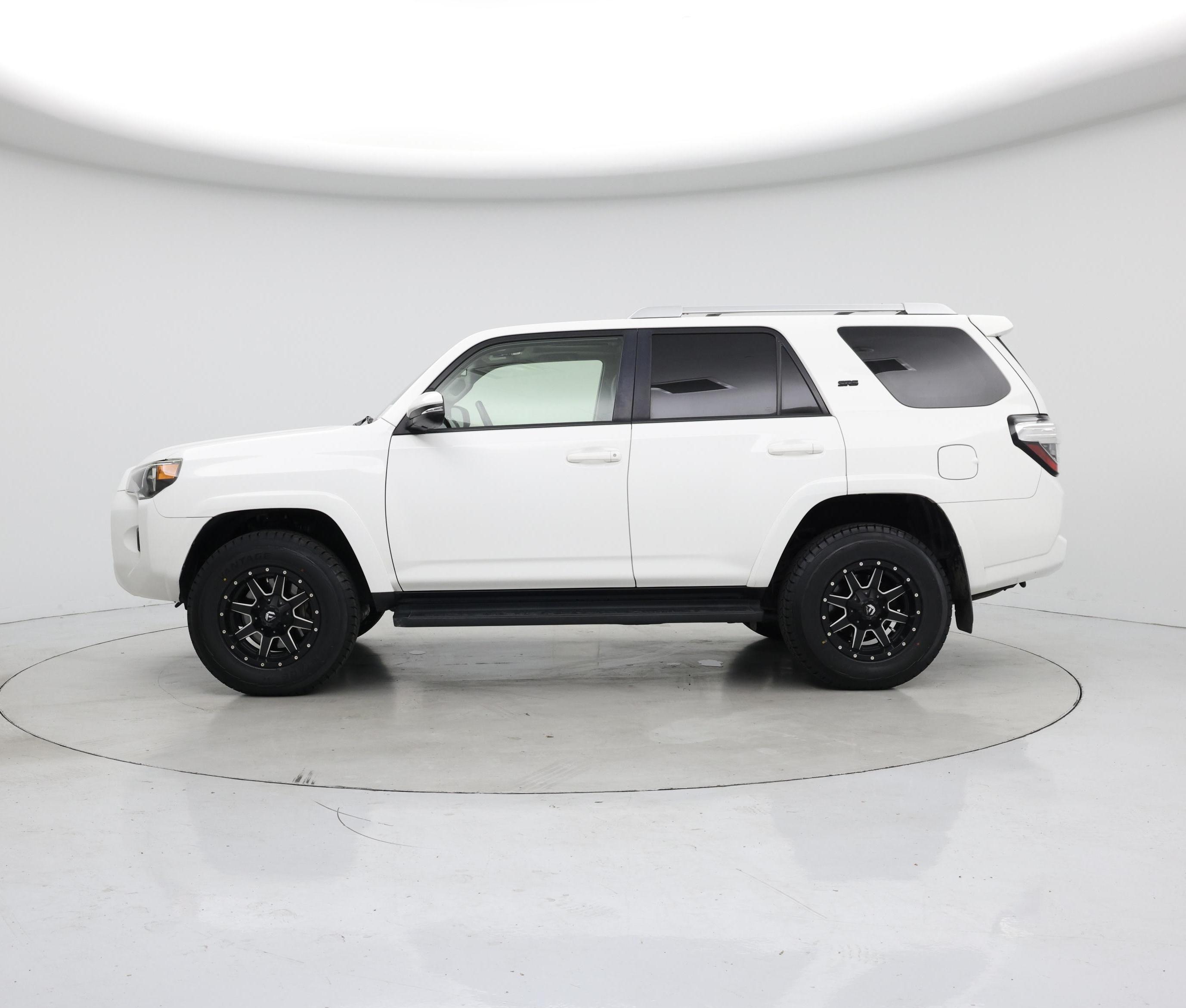 Thumbnail: 2018 Toyota 4Runner - 3