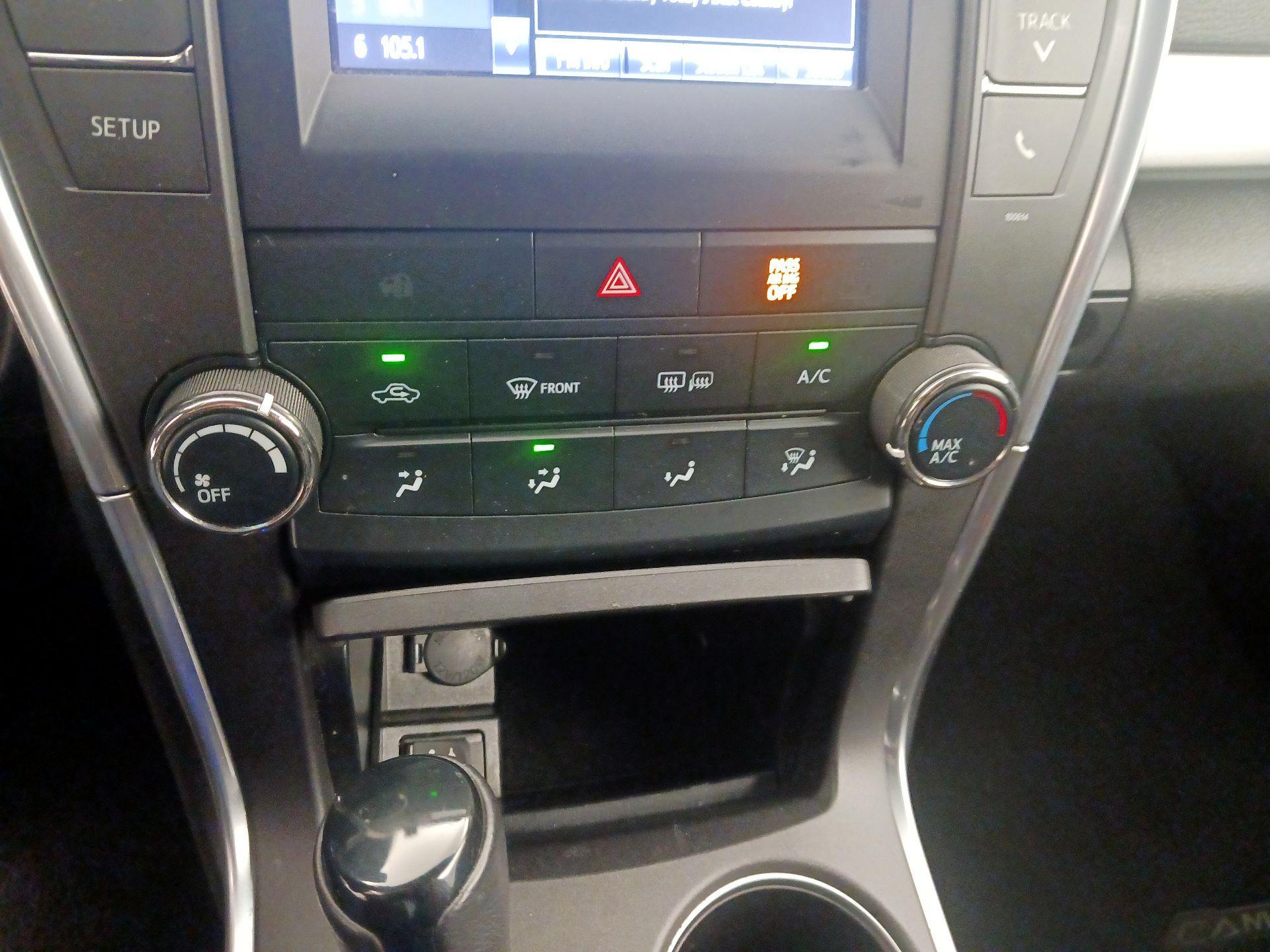 Thumbnail: 2017 Toyota Camry - 16