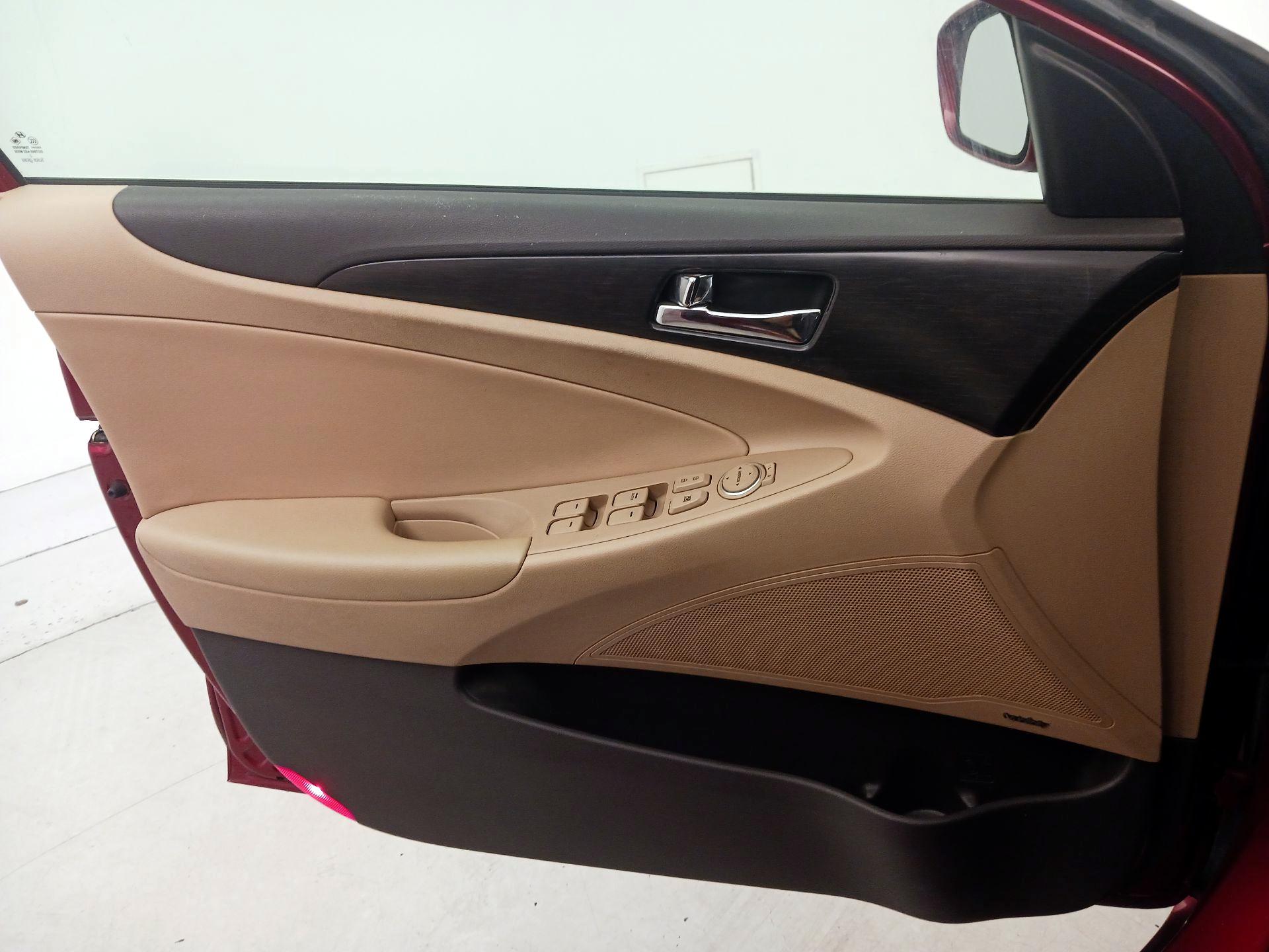 Thumbnail: 2013 Hyundai Sonata - 12