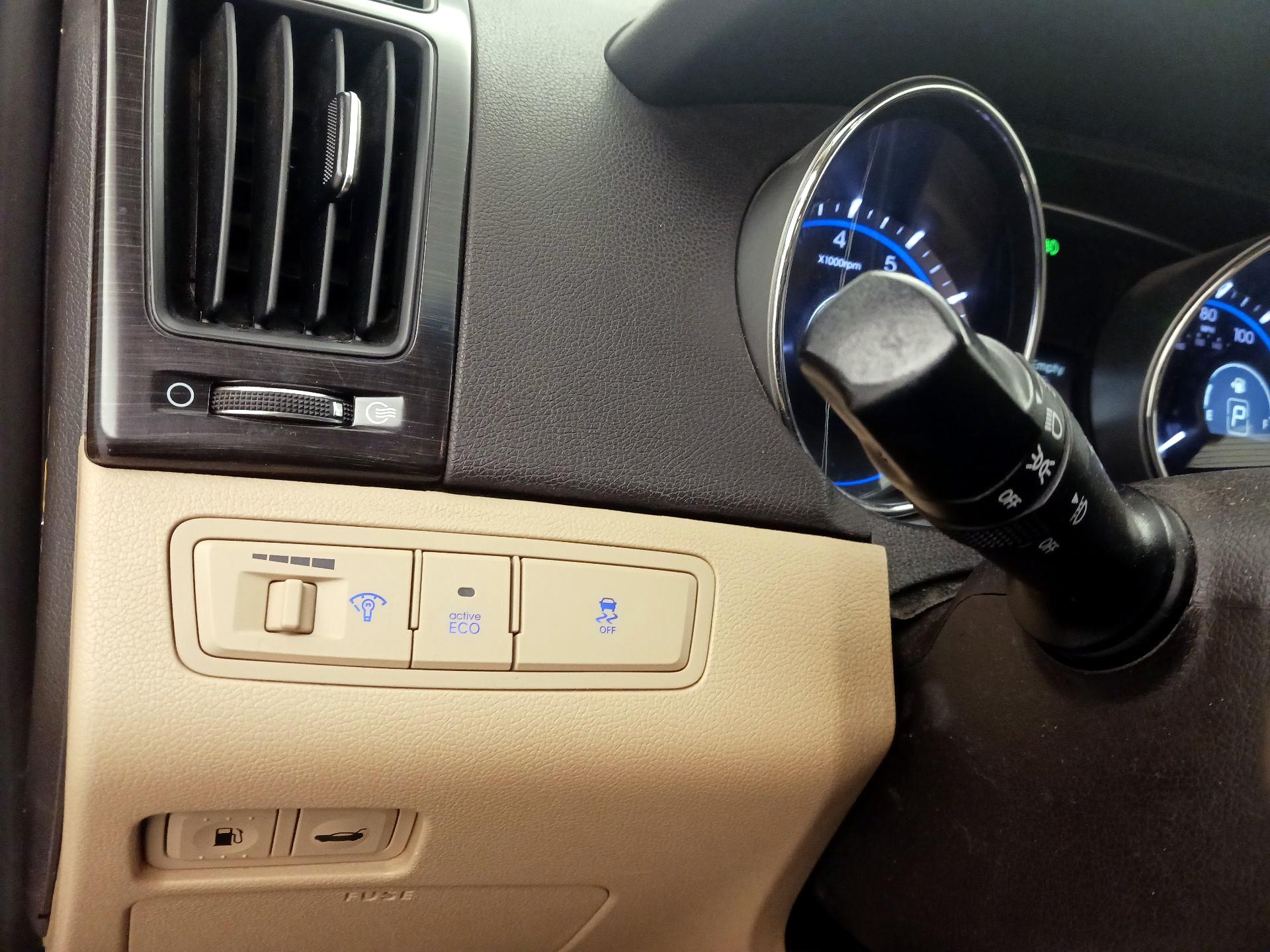 Thumbnail: 2013 Hyundai Sonata - 13