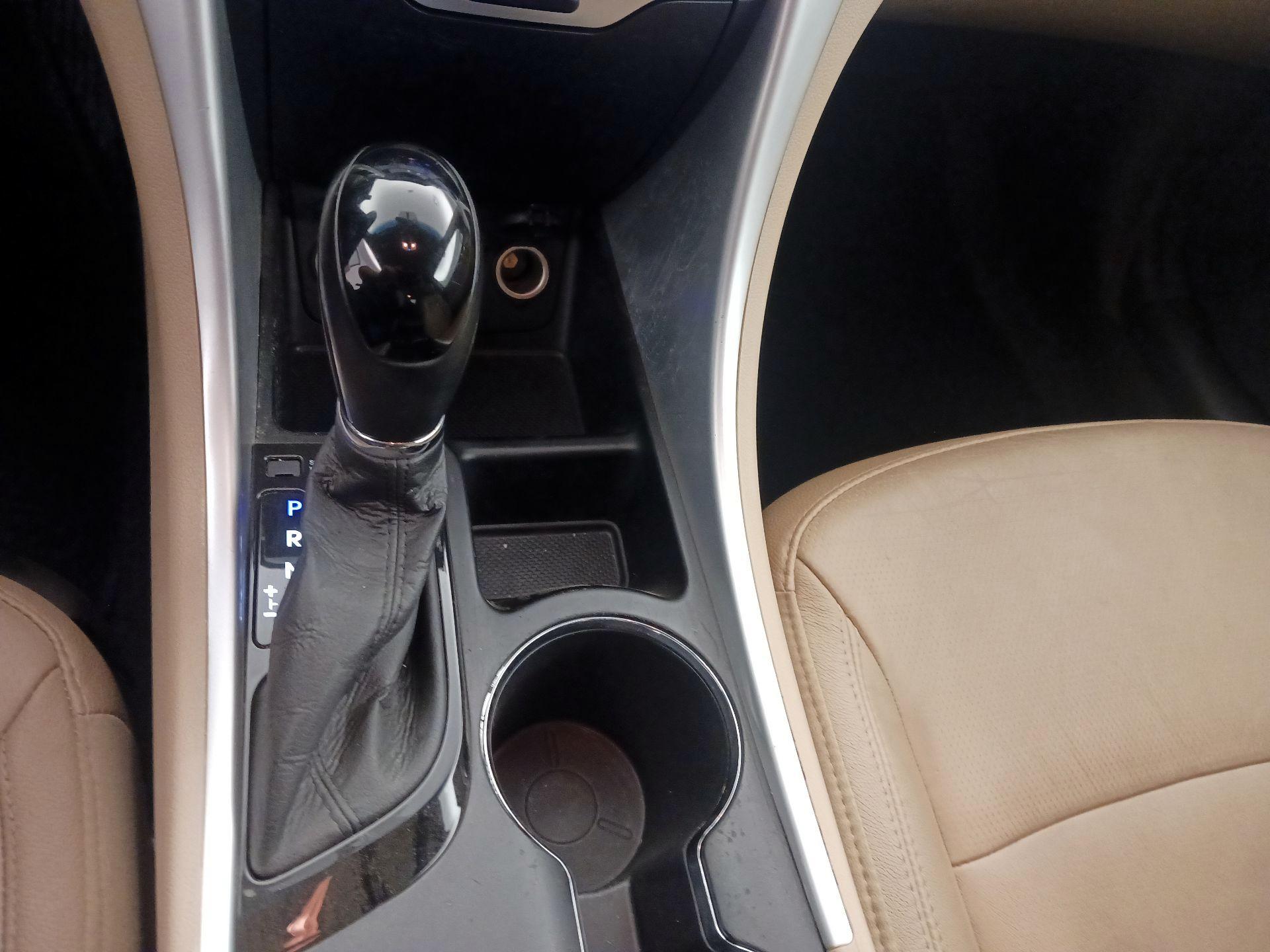 Thumbnail: 2013 Hyundai Sonata - 18