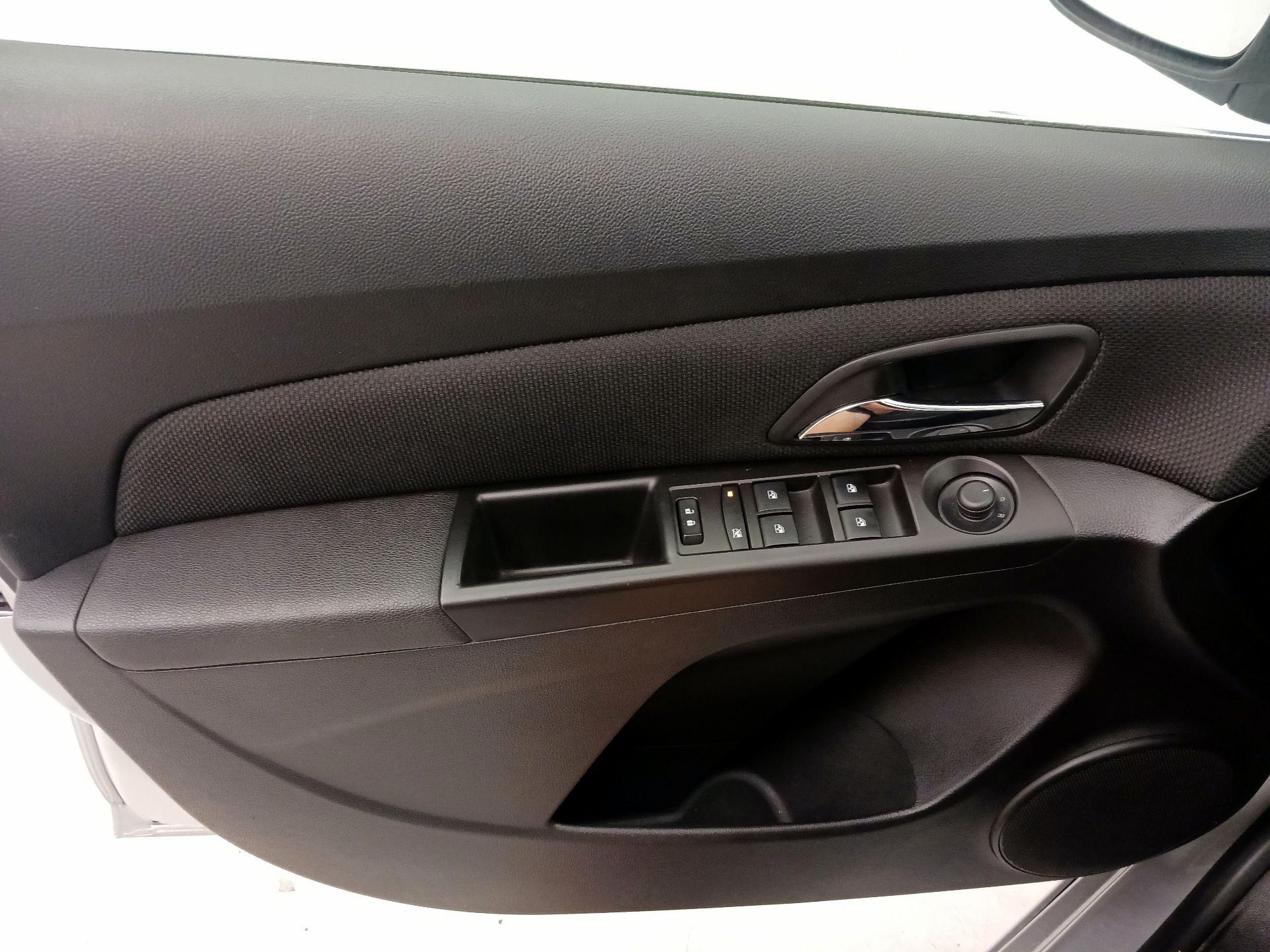 Thumbnail: 2015 Chevrolet Cruze - 12