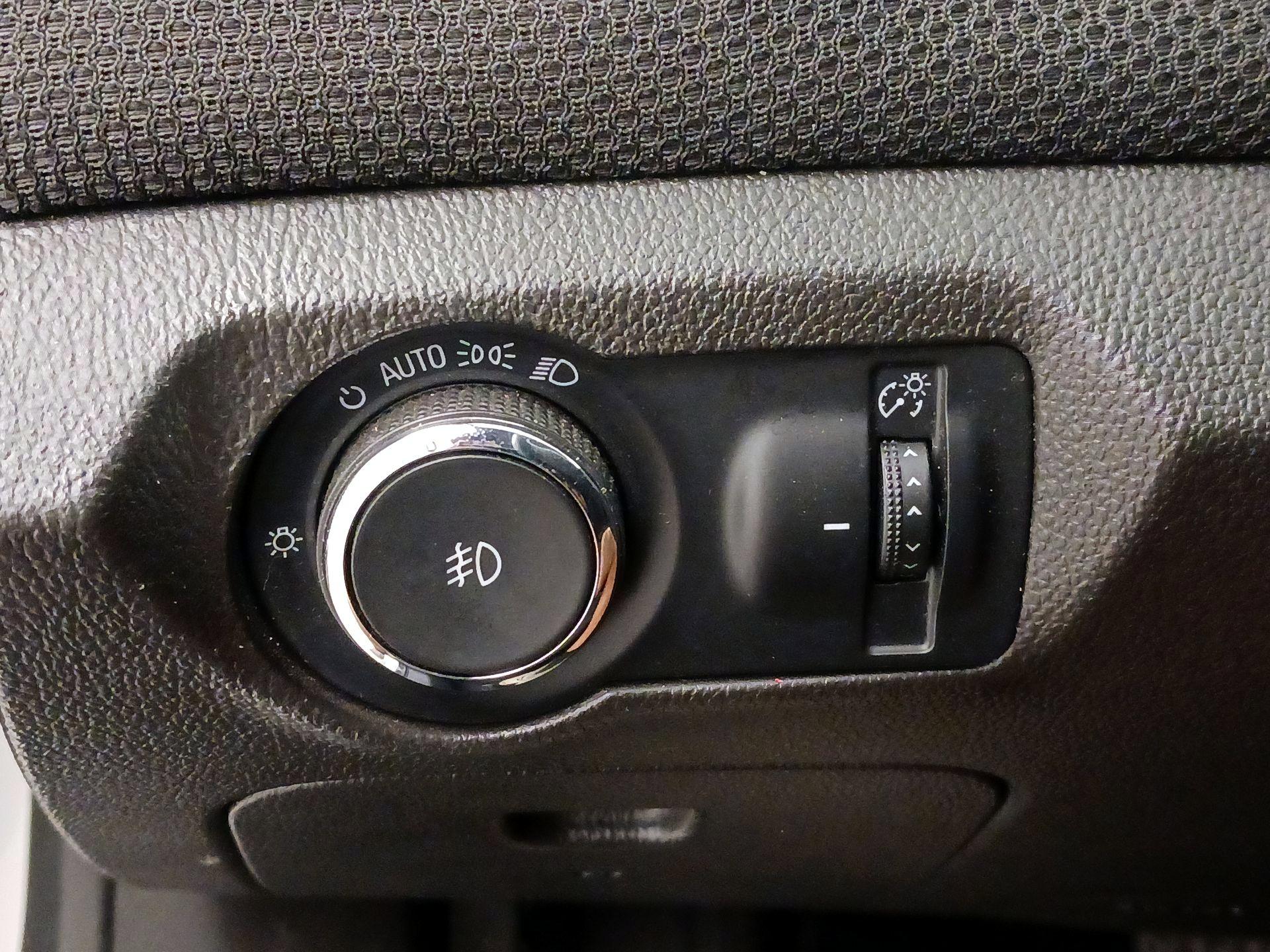 Thumbnail: 2015 Chevrolet Cruze - 13