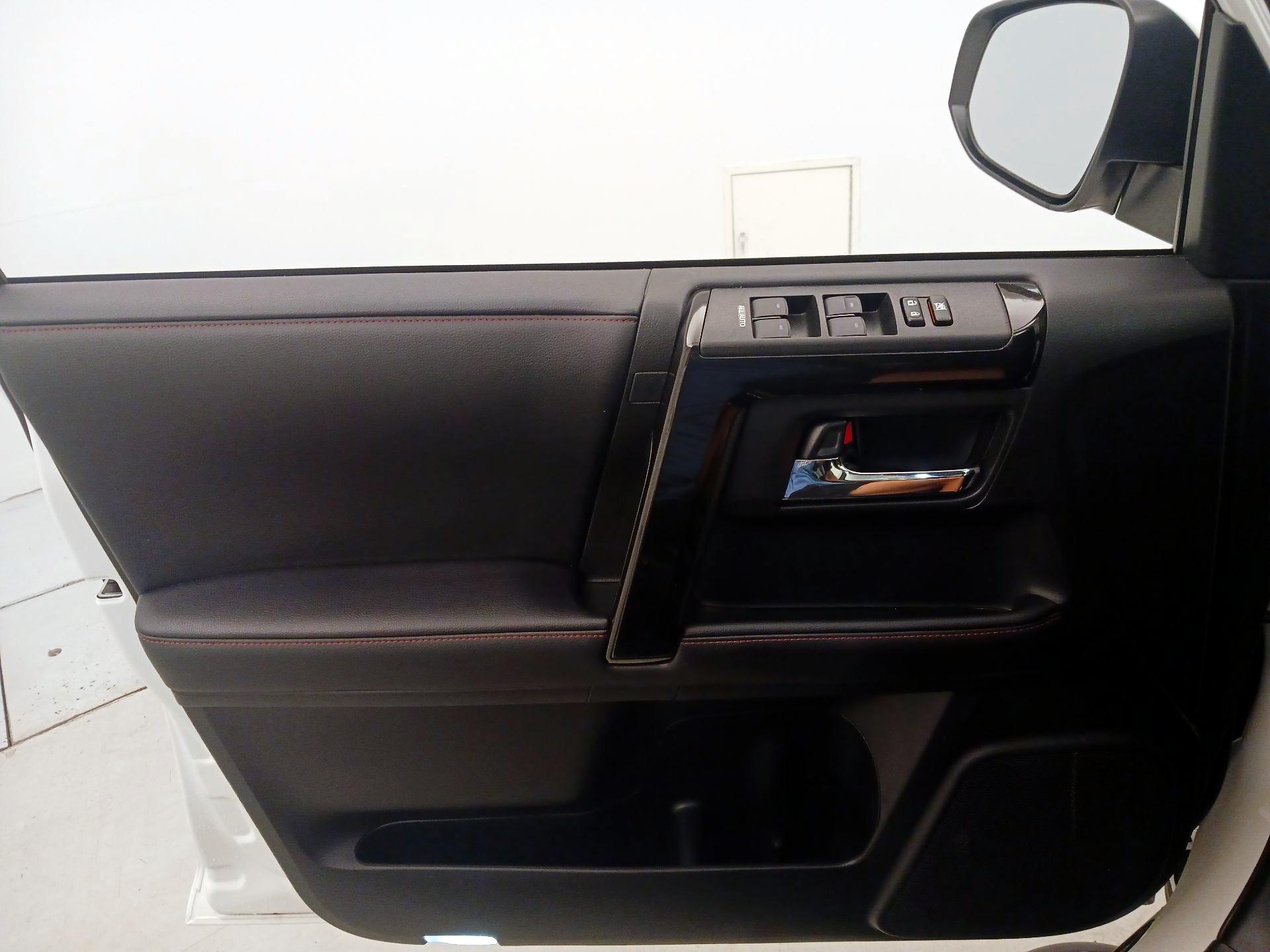 Thumbnail: 2020 Toyota 4Runner - 12