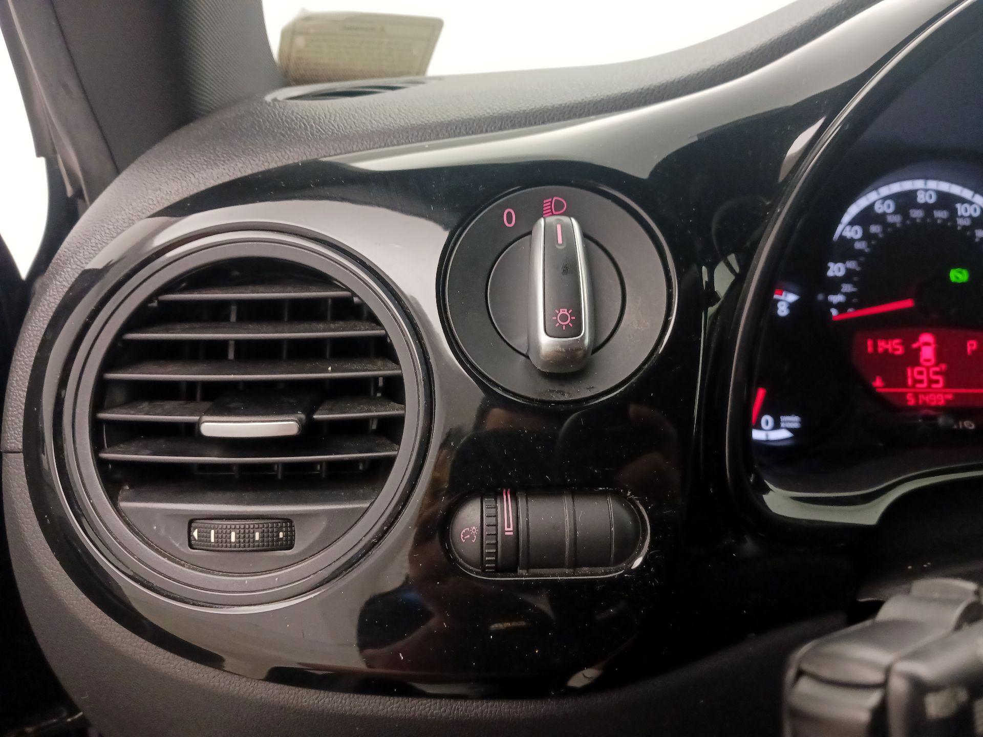 Thumbnail: 2016 Volkswagen Beetle - 13