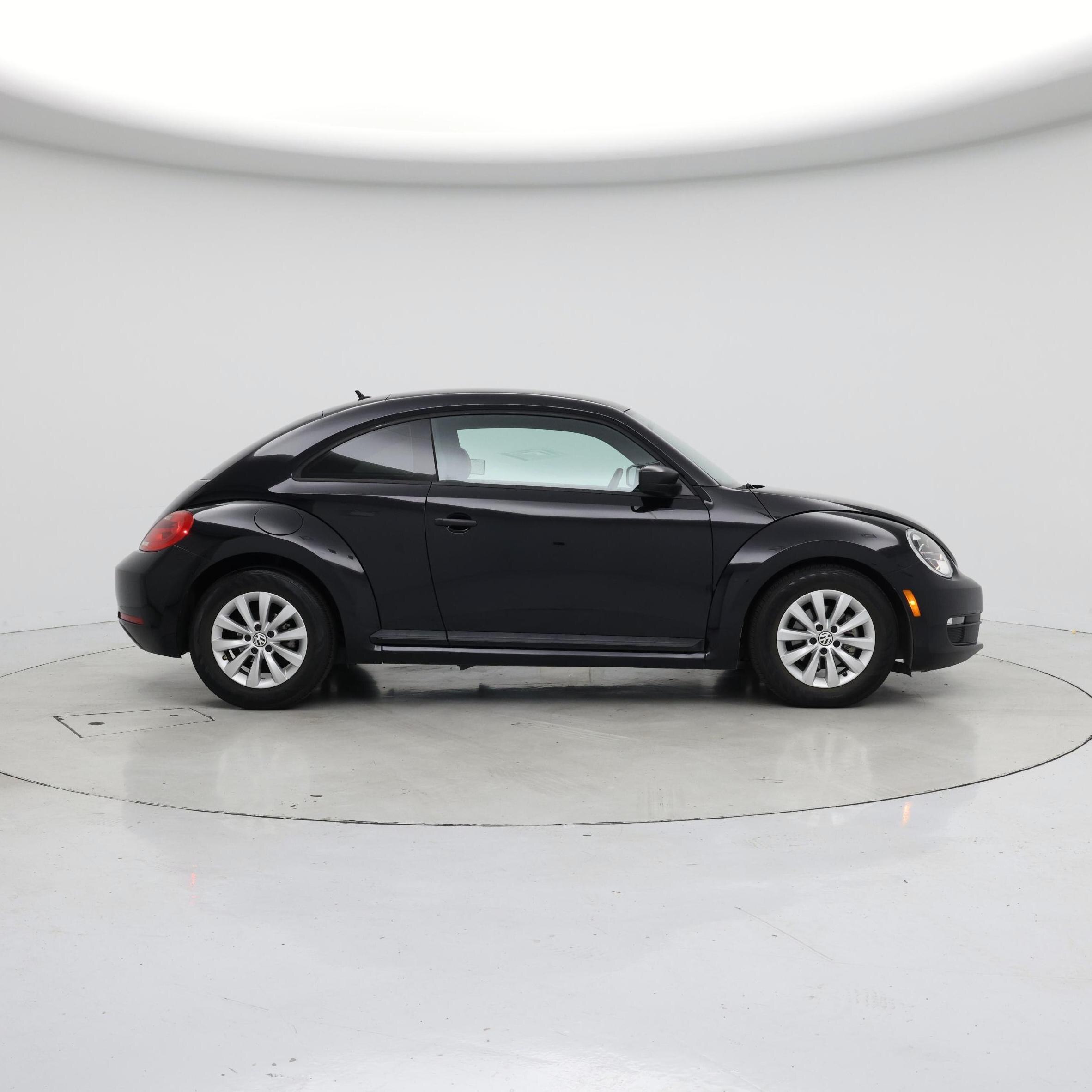 Thumbnail: 2016 Volkswagen Beetle - 7