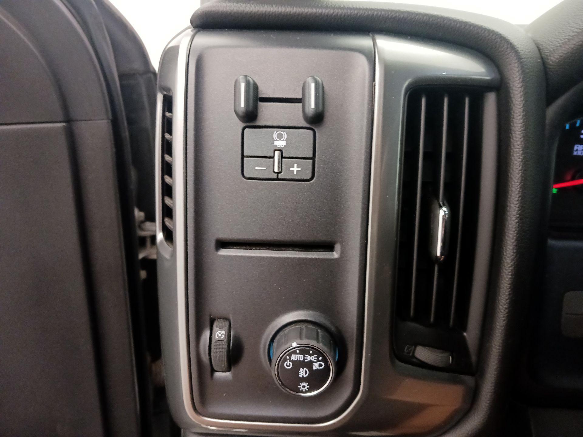 Thumbnail: 2015 Chevrolet Silverado 1500 - 13