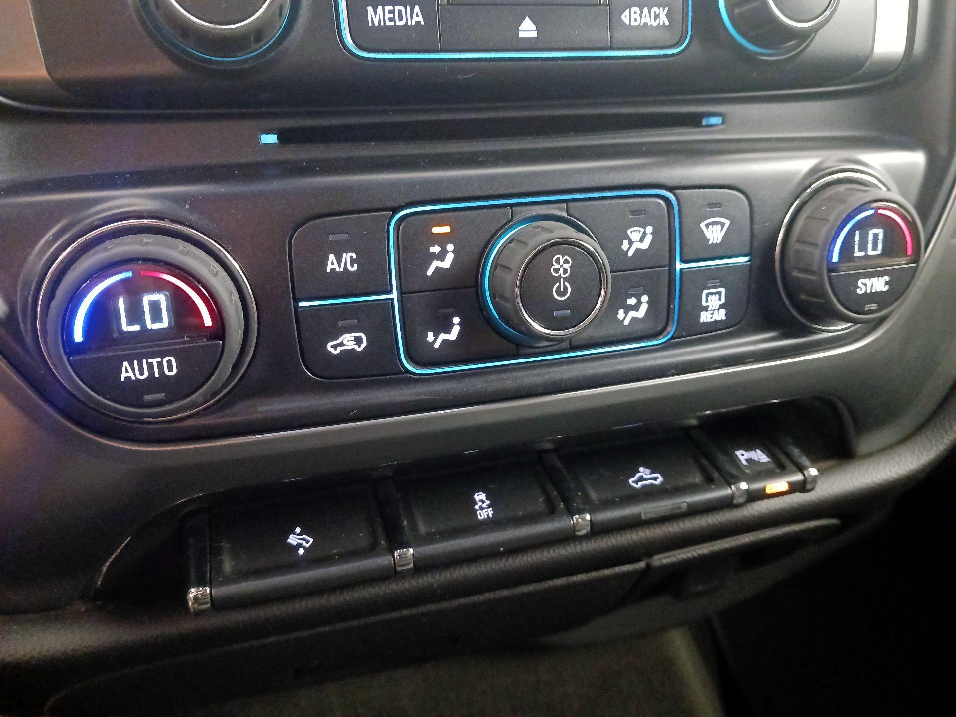 Thumbnail: 2015 Chevrolet Silverado 1500 - 16