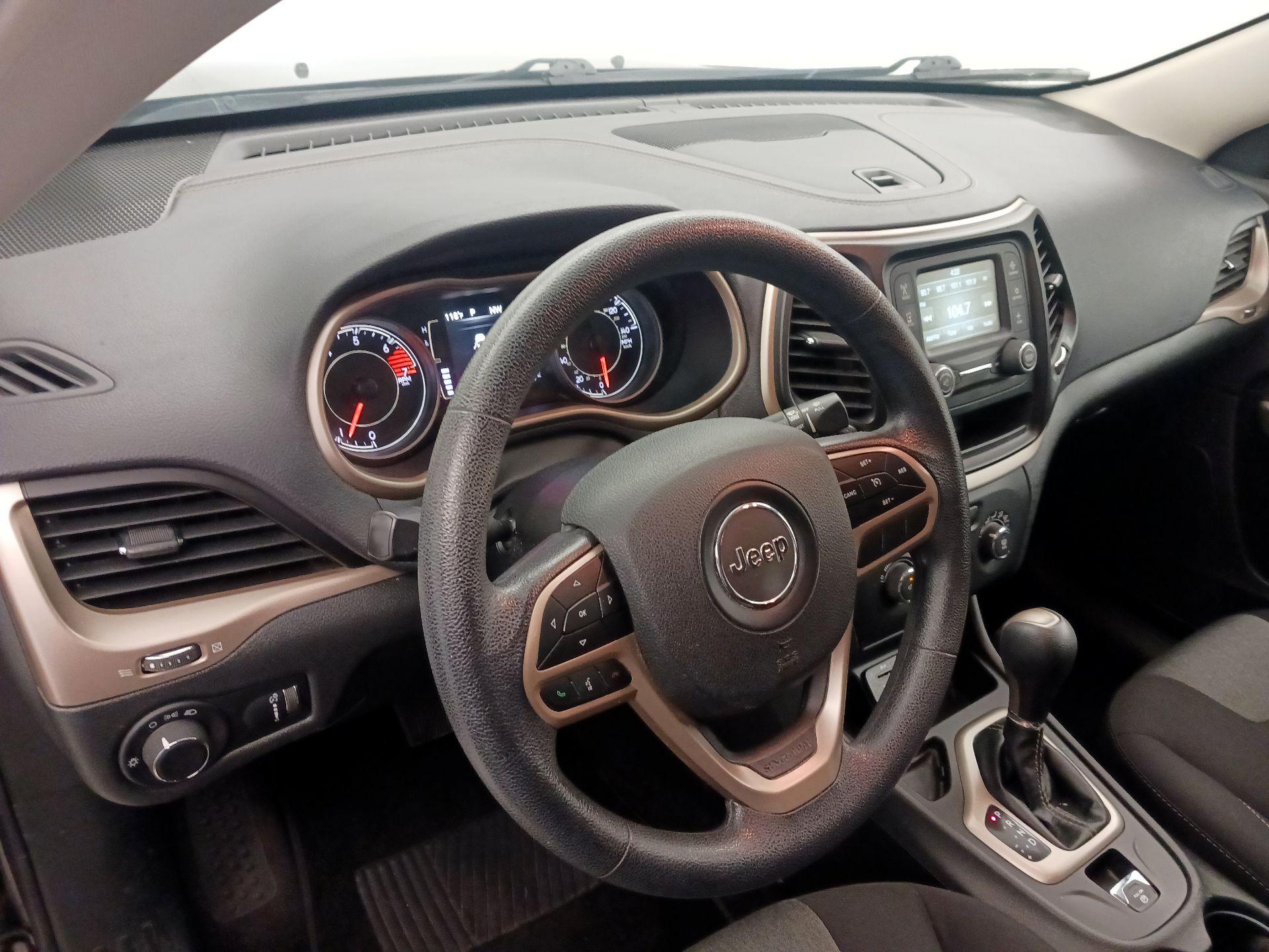 Thumbnail: 2017 Jeep Cherokee - 9